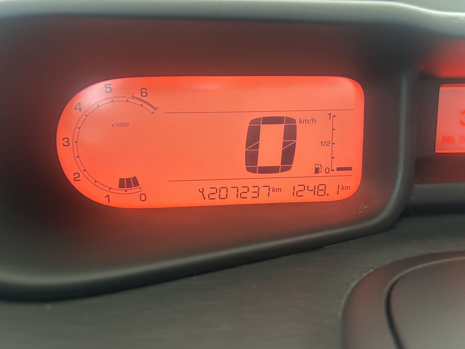 CITROEN C3 Picasso 1.4i 16V Essentiel (X)-image-7