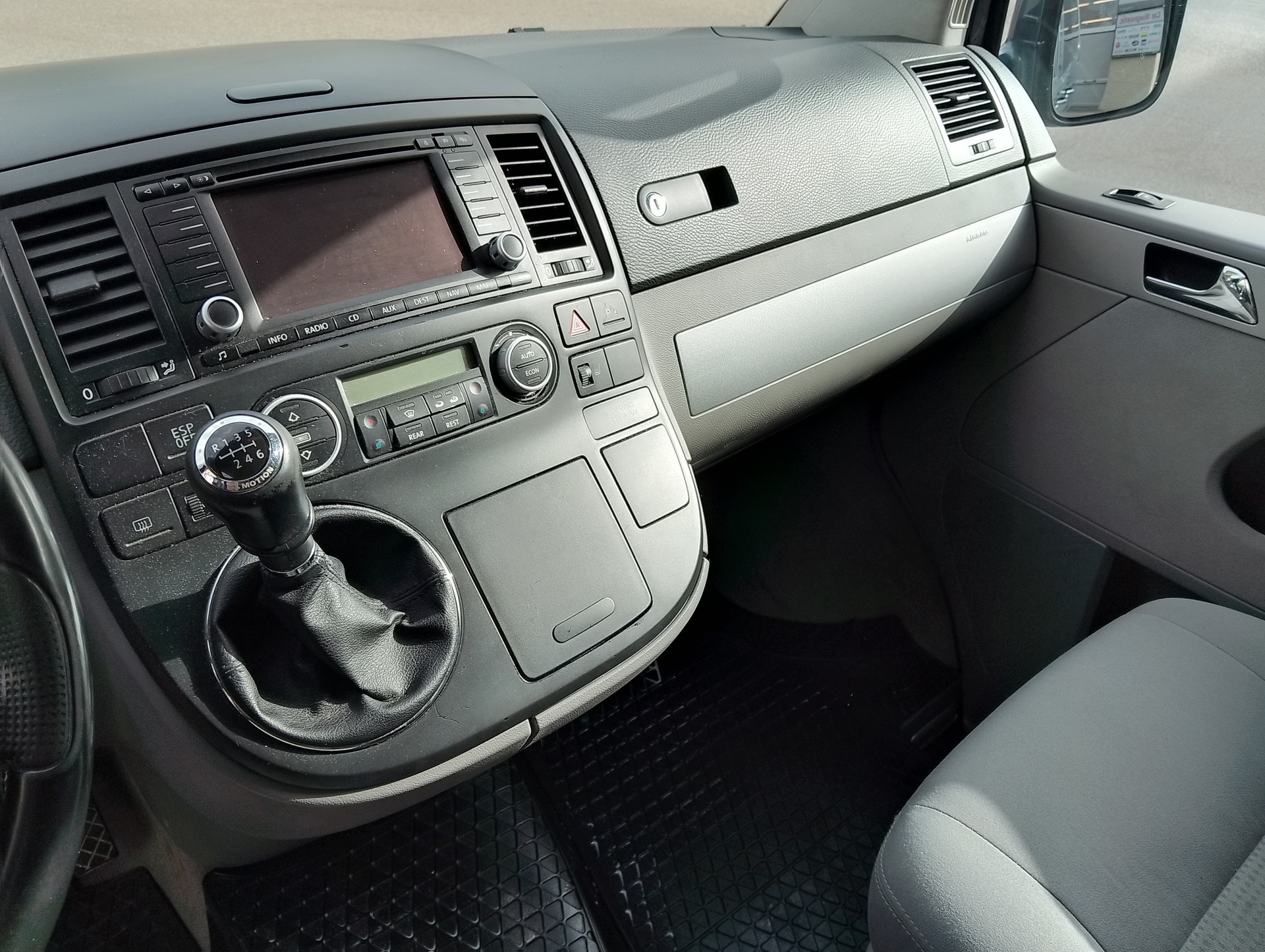 VW T5 Multivan Comfortline 2.5 TDI 4M-image-12