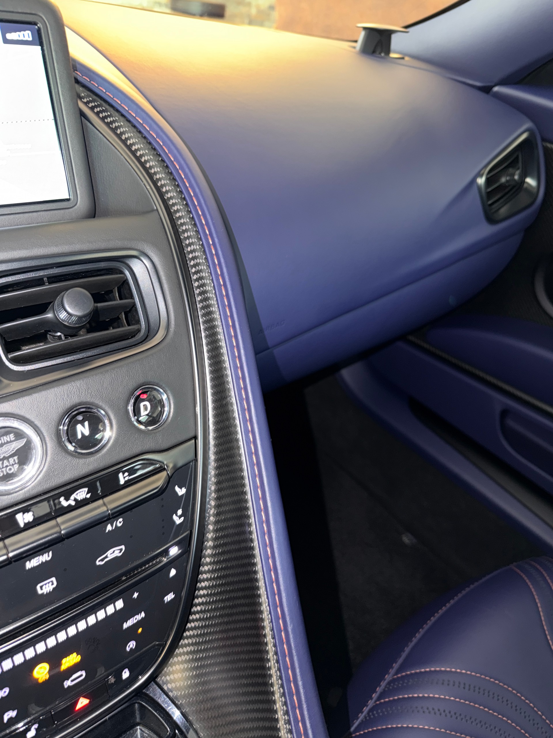 ASTON MARTIN DB11 V8 Touchtronic 3-image-29