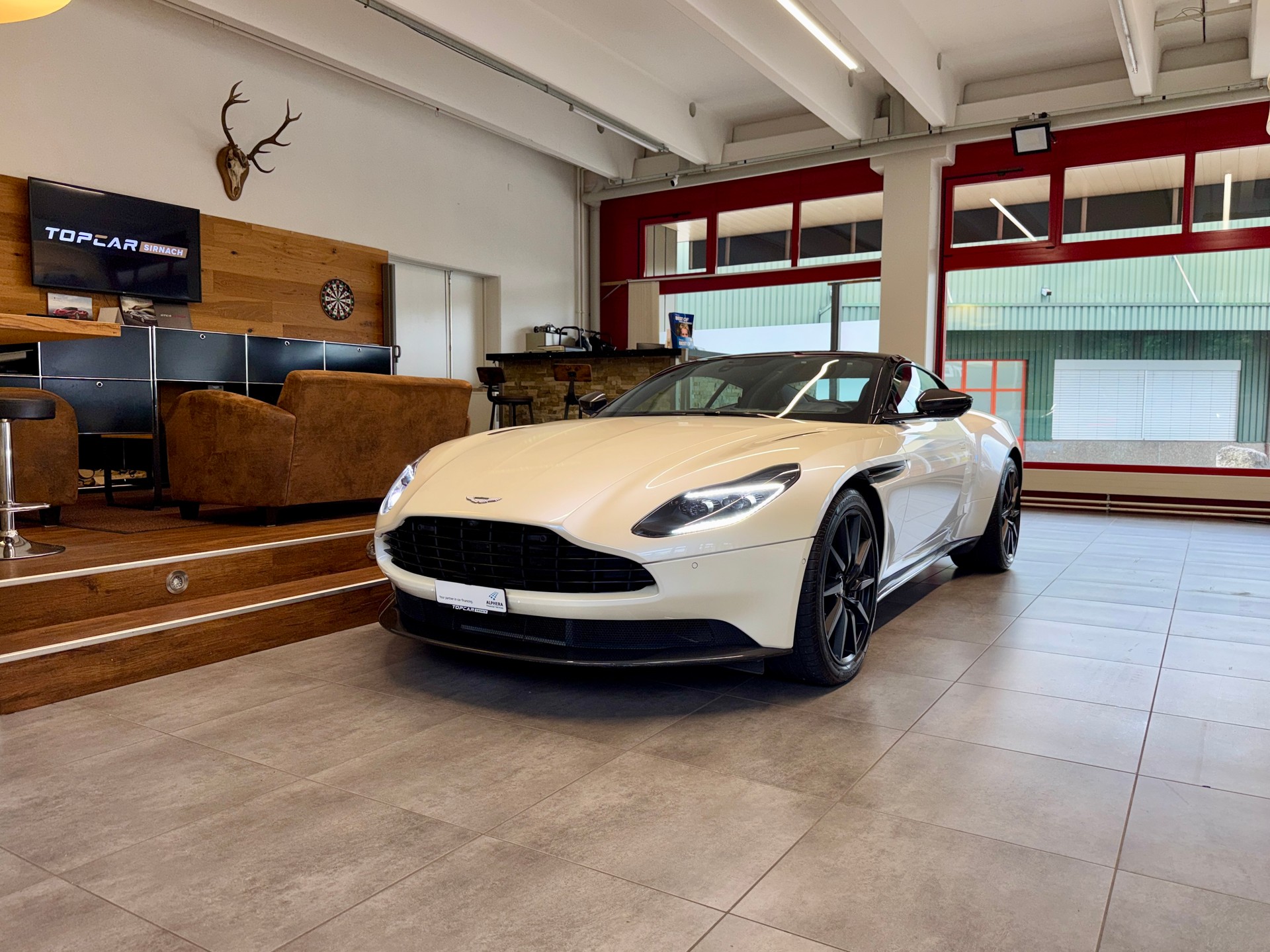 ASTON MARTIN DB11 V8 Touchtronic 3-image-1