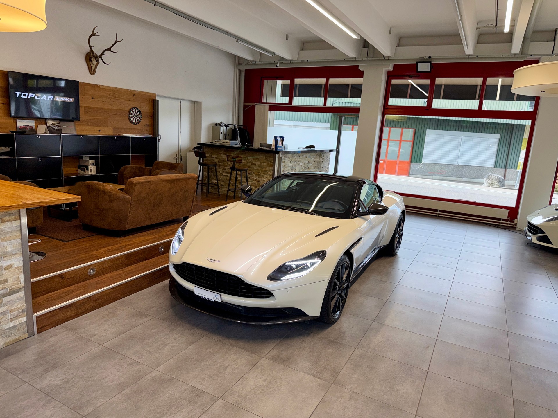 ASTON MARTIN DB11 V8 Touchtronic 3-image-0