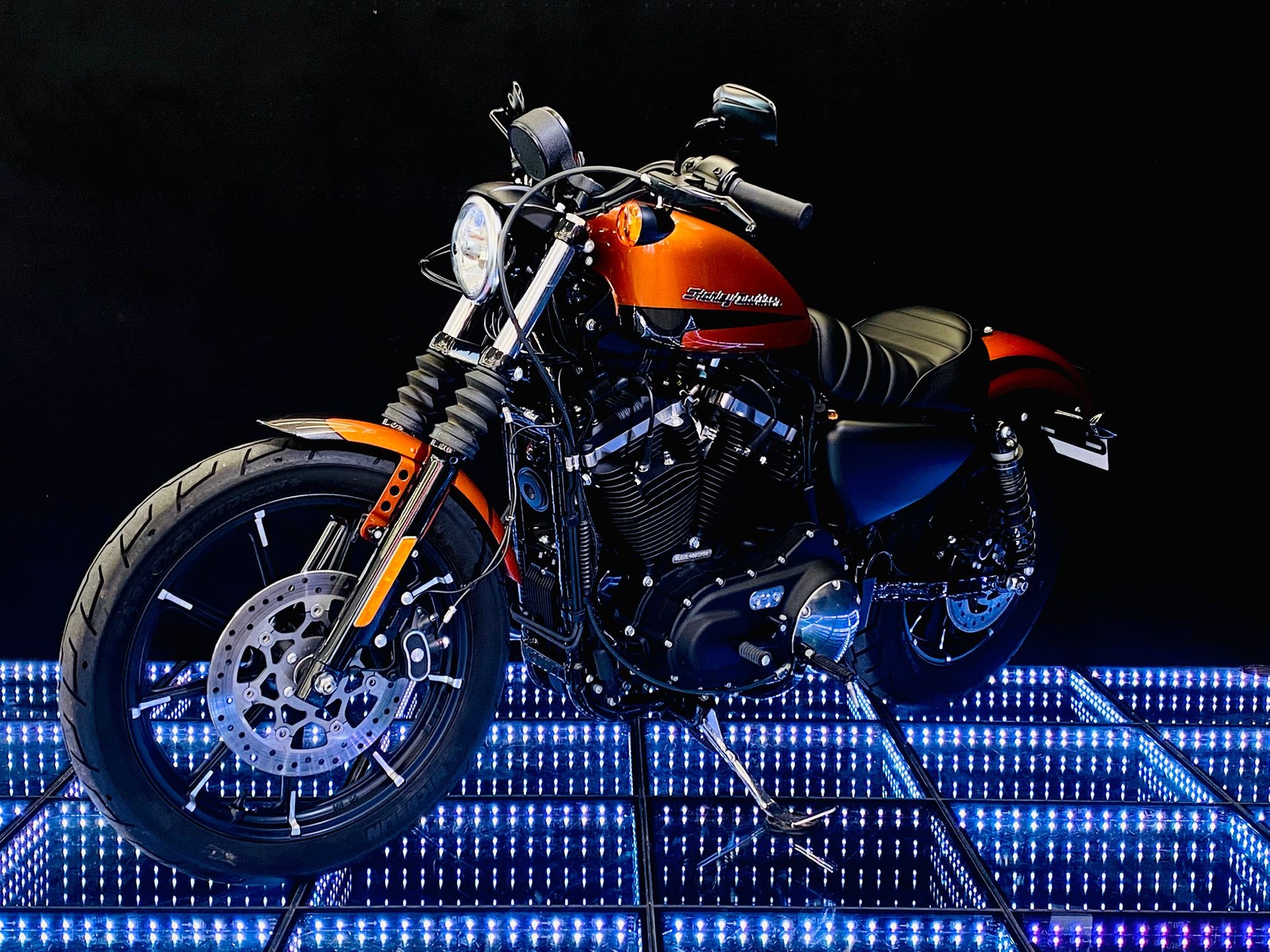 HARLEY-DAVIDSON XL 883 N Sportster Iron ABS-showroom-element-1
