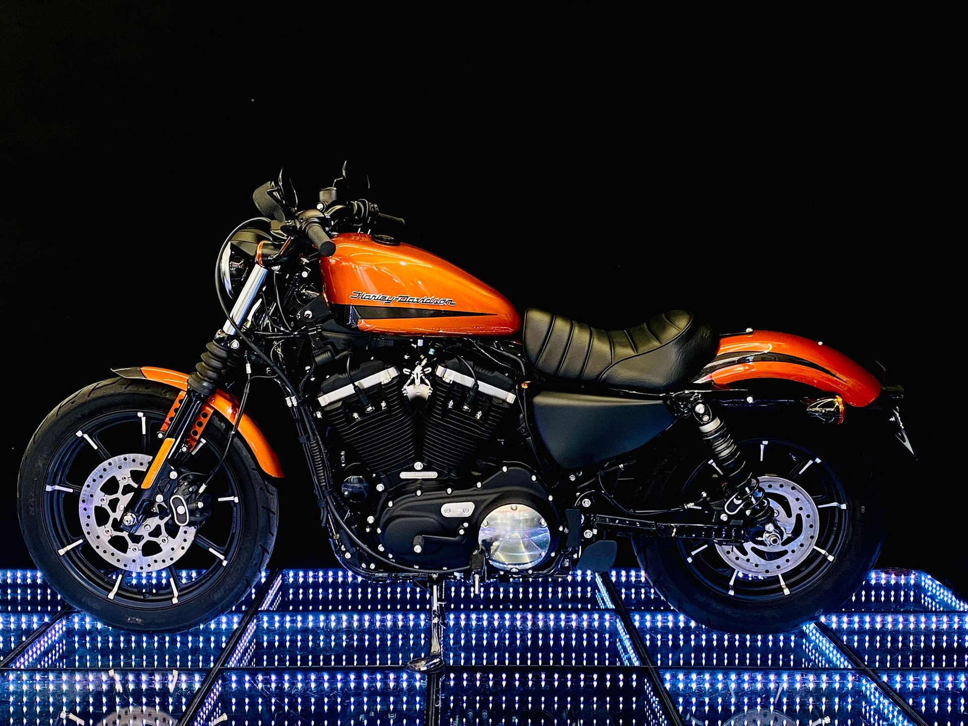 HARLEY-DAVIDSON XL 883 N Sportster Iron ABS-showroom-element-3