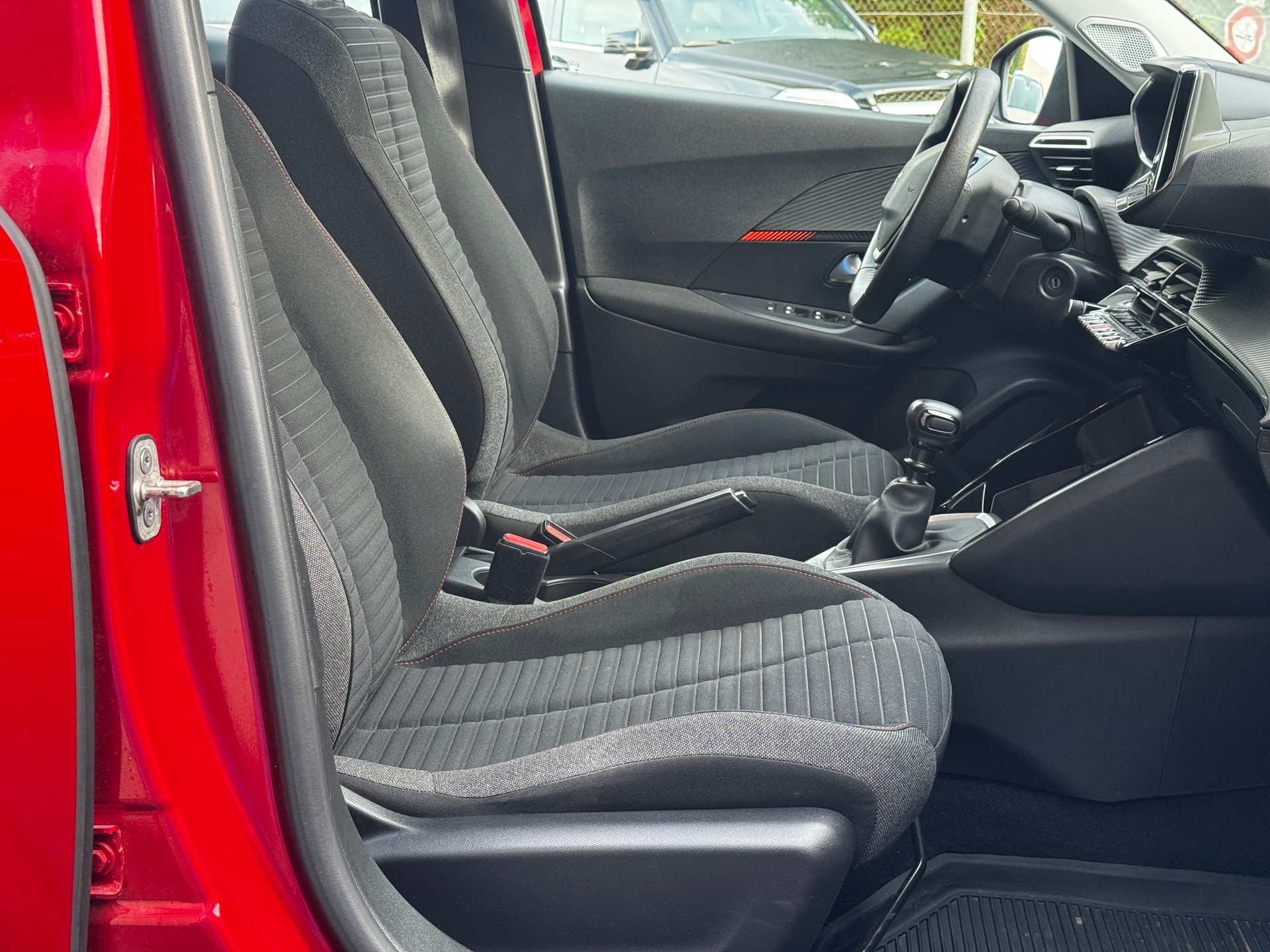 PEUGEOT 2008 1.2 PureTech Active Pack-image-13