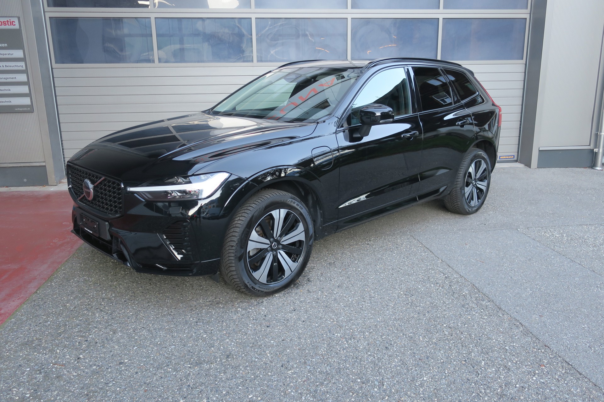 VOLVO XC60 T6 eAWD PluginHybrid Plus Dark Geartronic-image-0