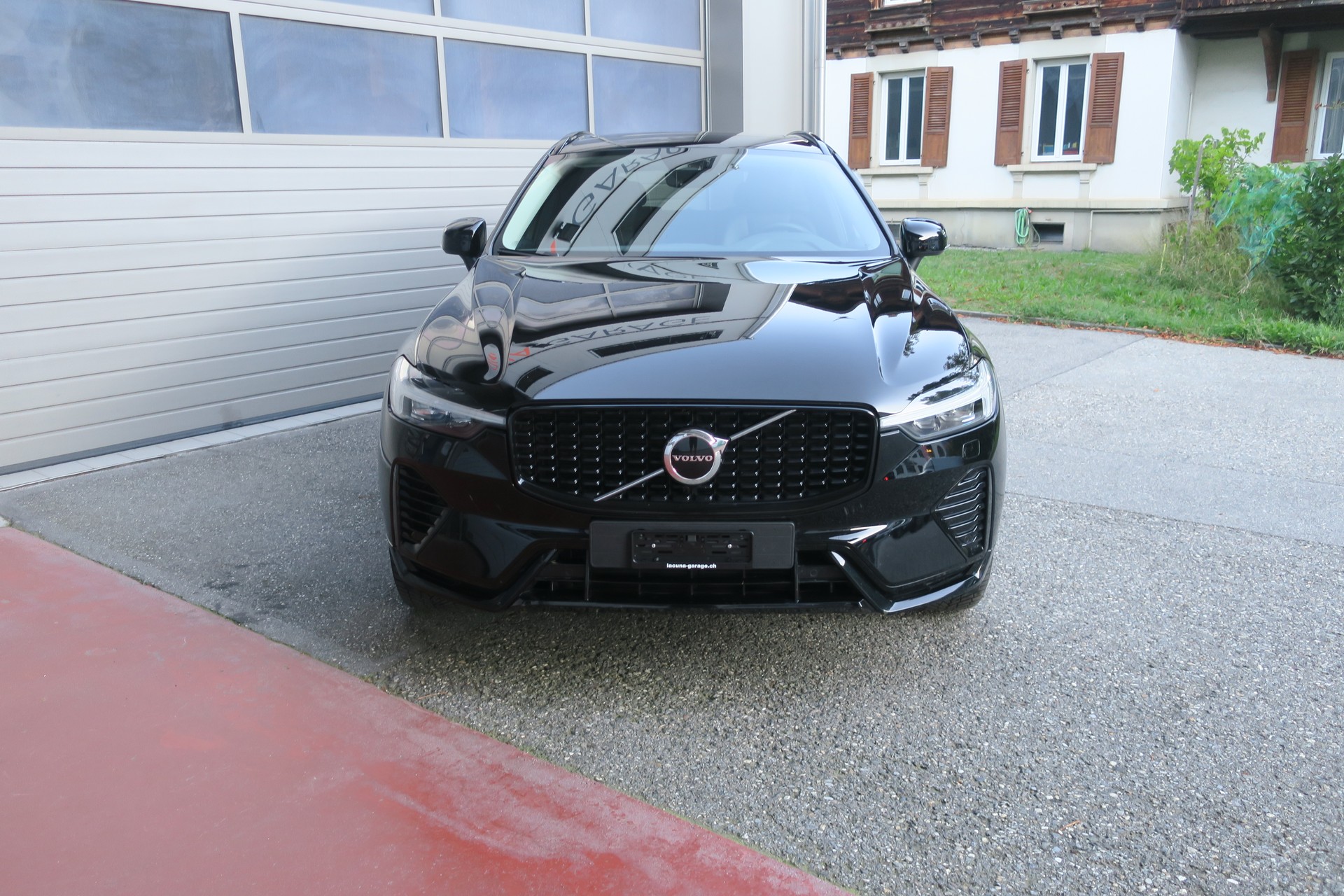 VOLVO XC60 T6 eAWD PluginHybrid Plus Dark Geartronic-image-1