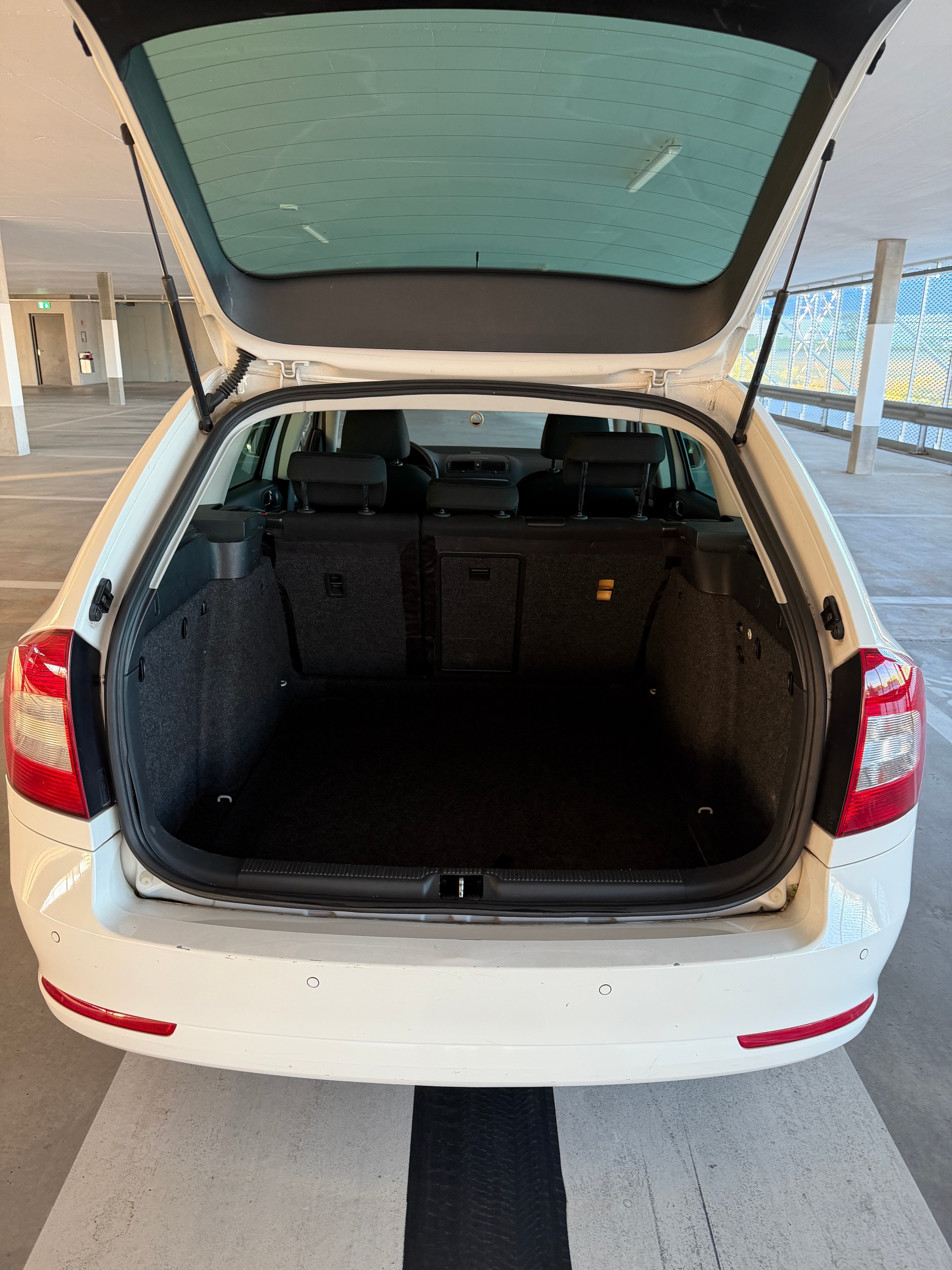 SKODA Octavia Combi 2.0 TDI - Expertise 10/07/2026 - 93.000 Kilometres-image-13