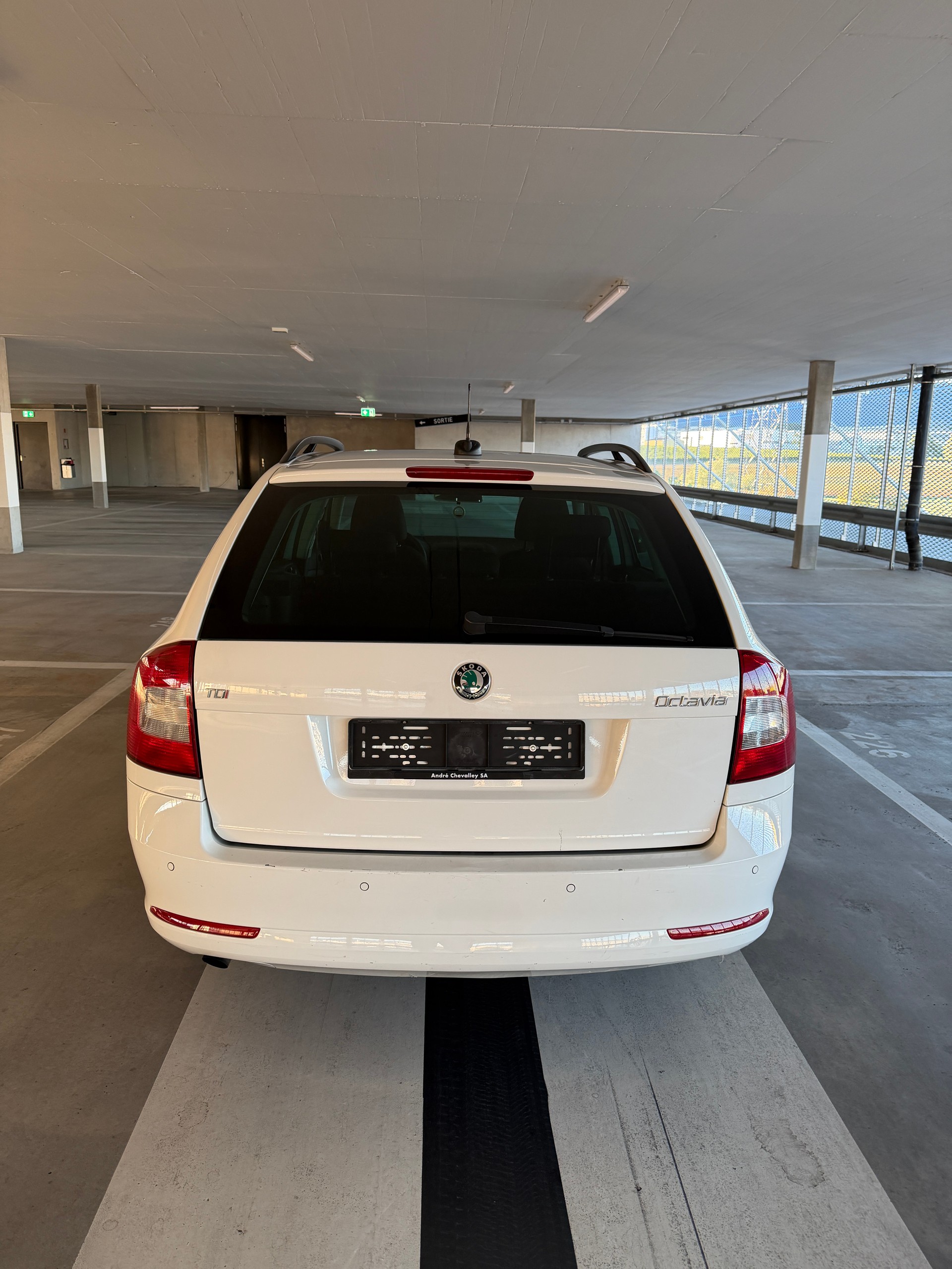 SKODA Octavia Combi 2.0 TDI - Expertise 10/07/2026 - 93.000 Kilometres-image-3