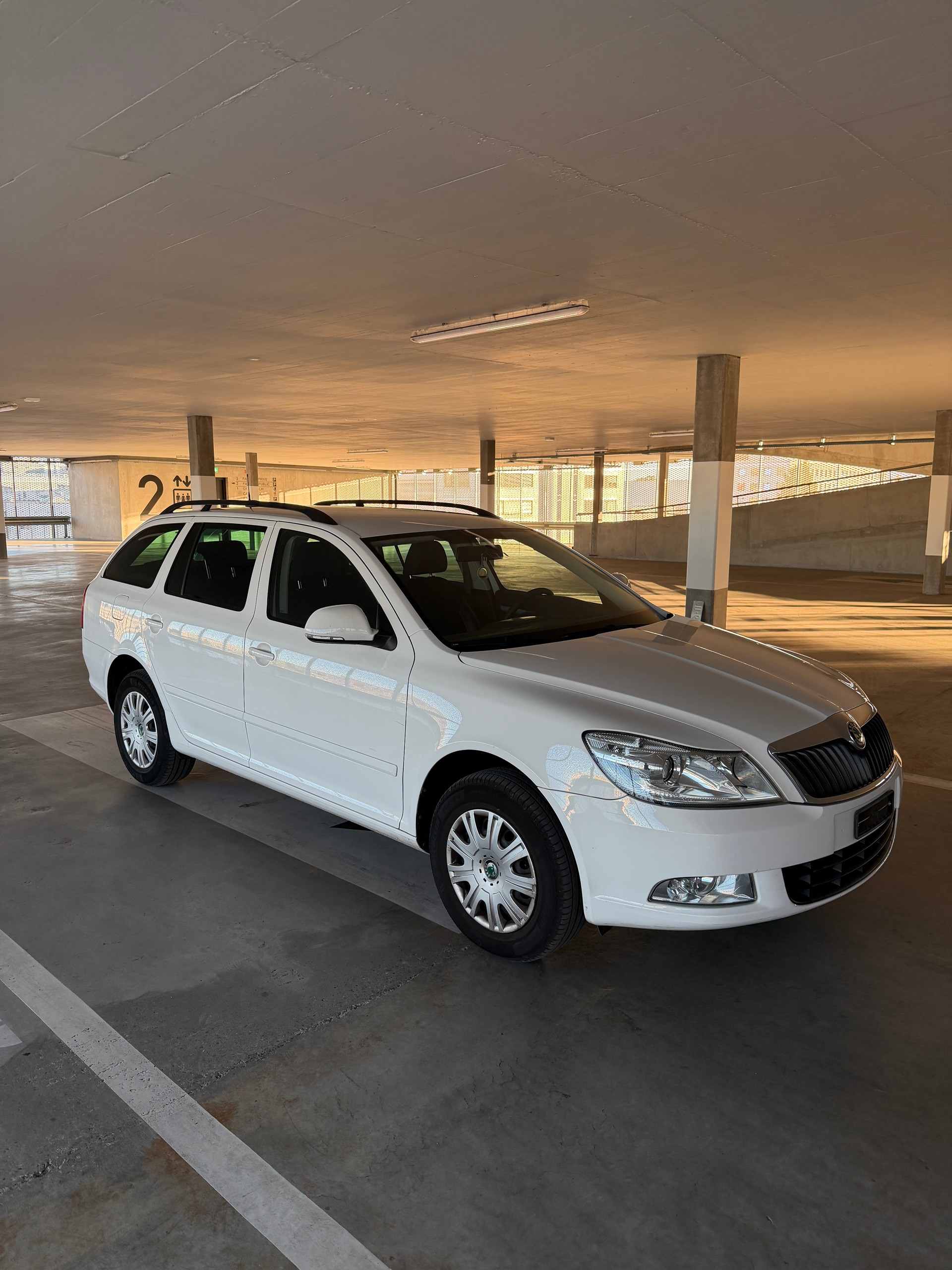 SKODA Octavia Combi 2.0 TDI - Expertise 10/07/2026 - 93.000 Kilometres