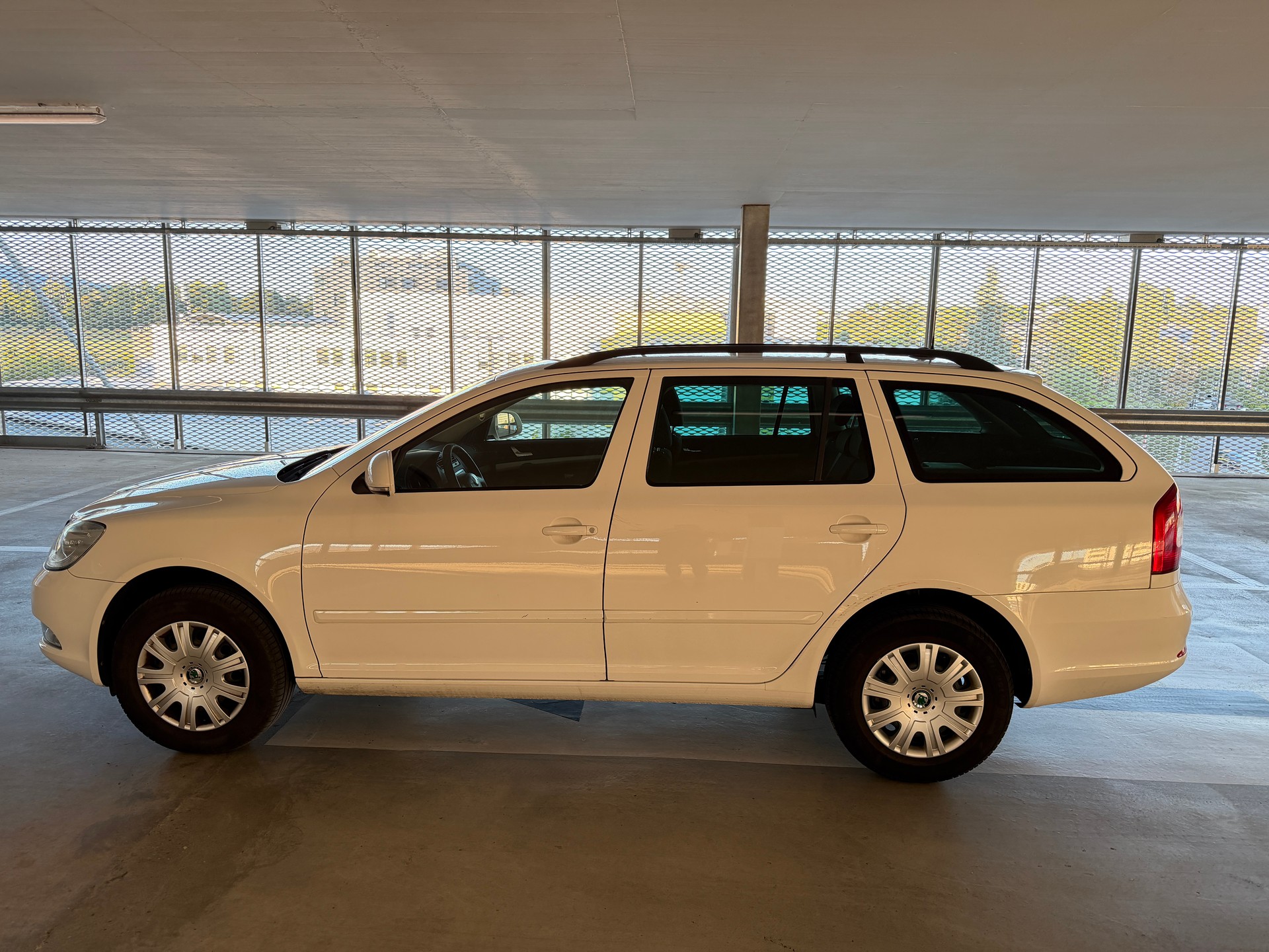 SKODA Octavia Combi 2.0 TDI - Expertise 10/07/2026 - 93.000 Kilometres-image-5