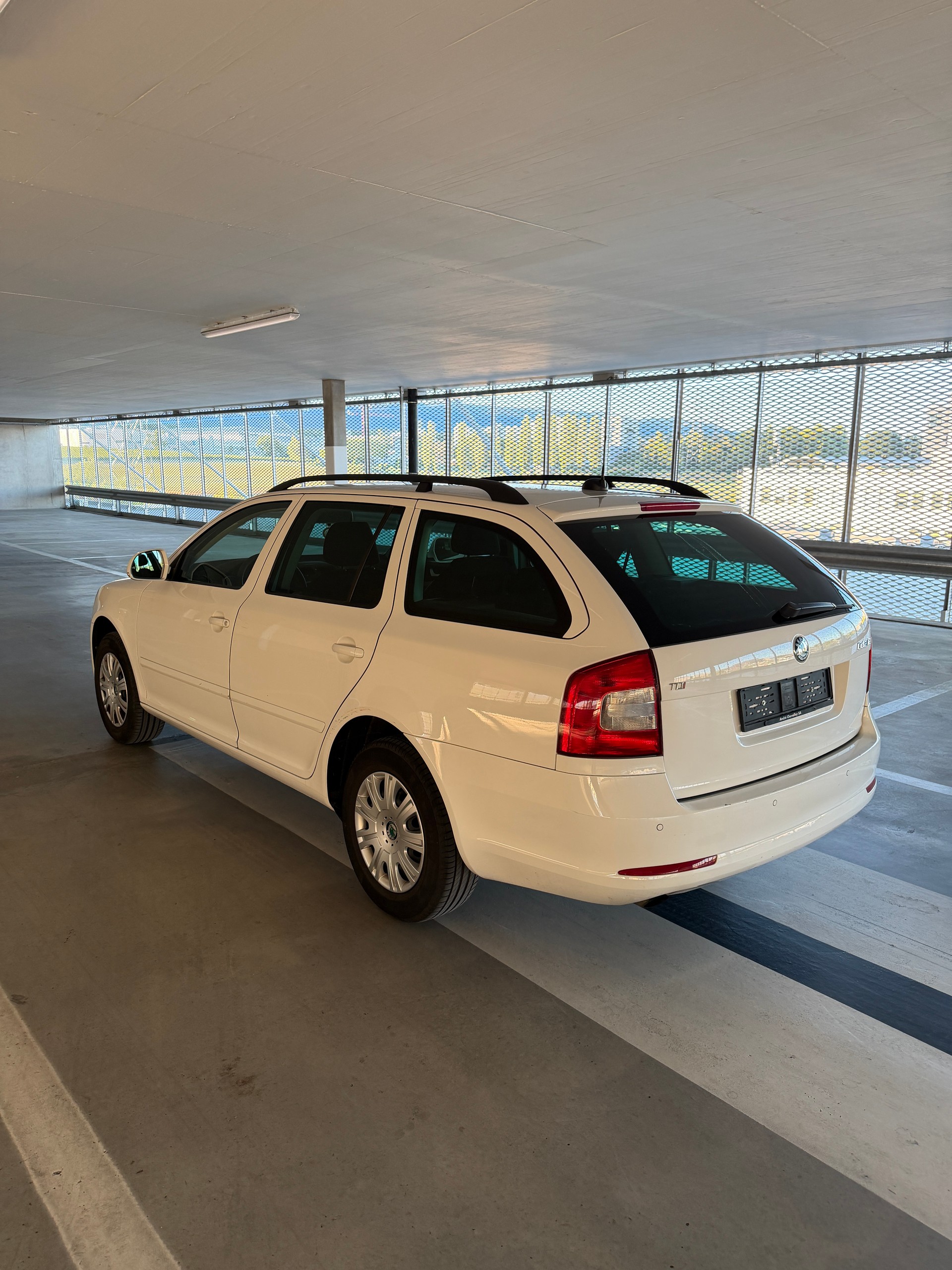 SKODA Octavia Combi 2.0 TDI - Expertise 10/07/2026 - 93.000 Kilometres-image-4