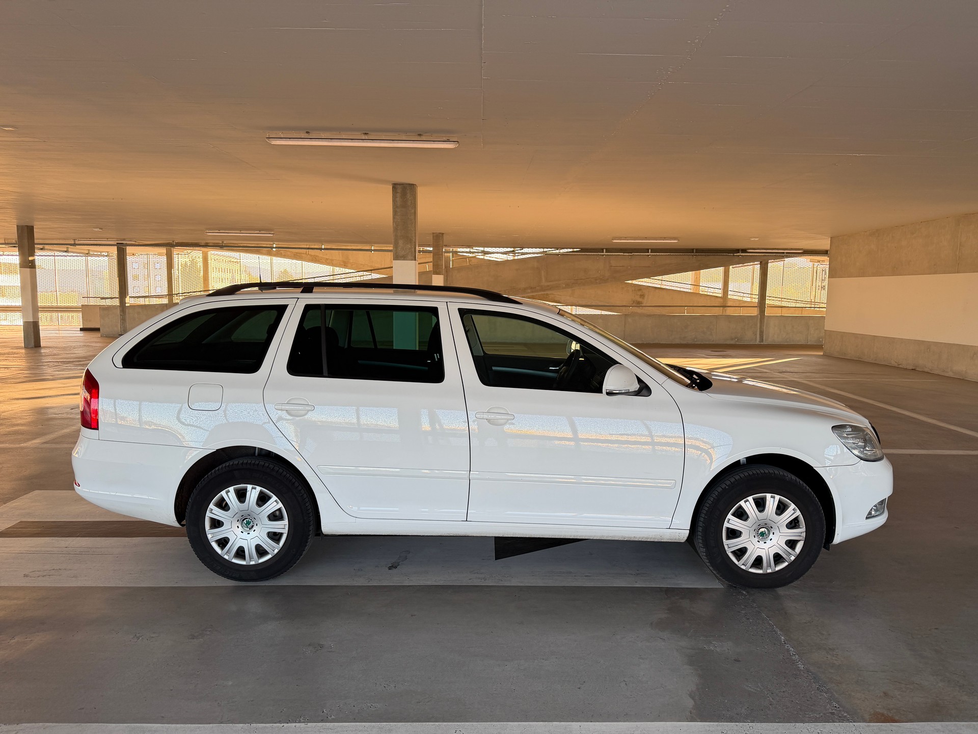 SKODA Octavia Combi 2.0 TDI - Expertise 10/07/2026 - 93.000 Kilometres-image-1