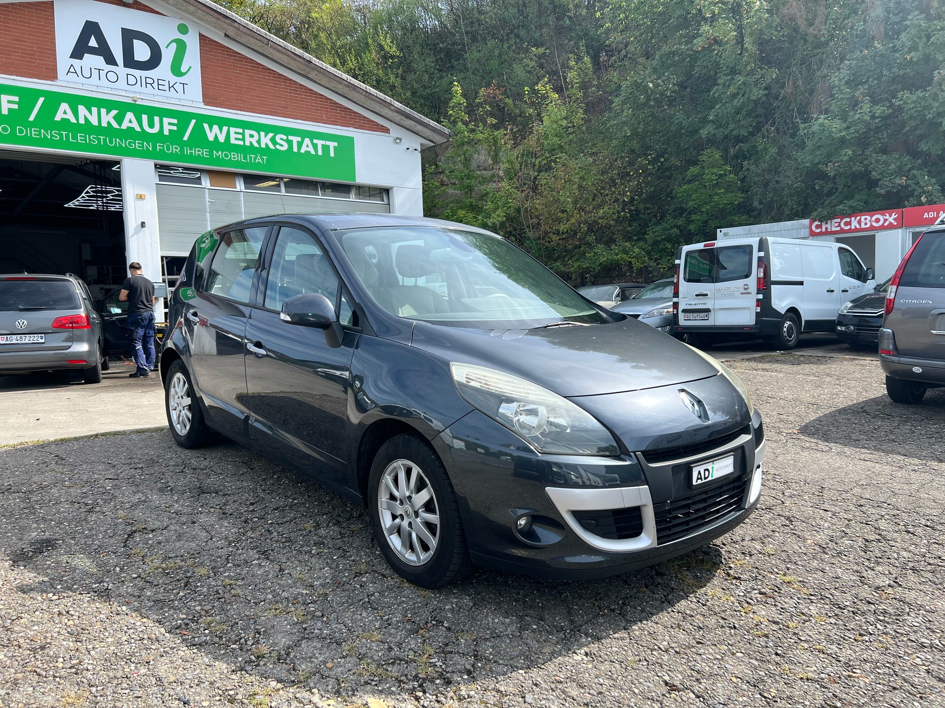 RENAULT Scénic 2.0 16V Privilège X-Tronic CVT-image-6
