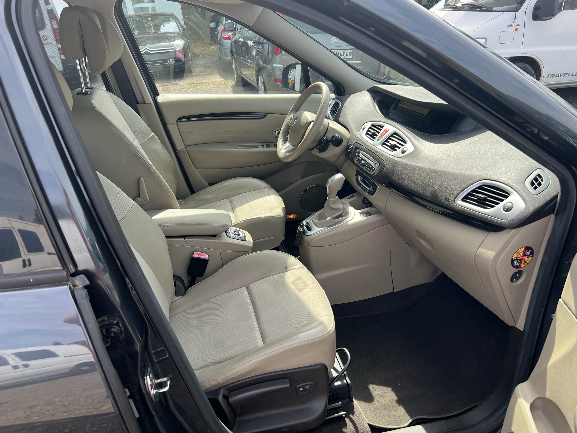 RENAULT Scénic 2.0 16V Privilège X-Tronic CVT-image-10