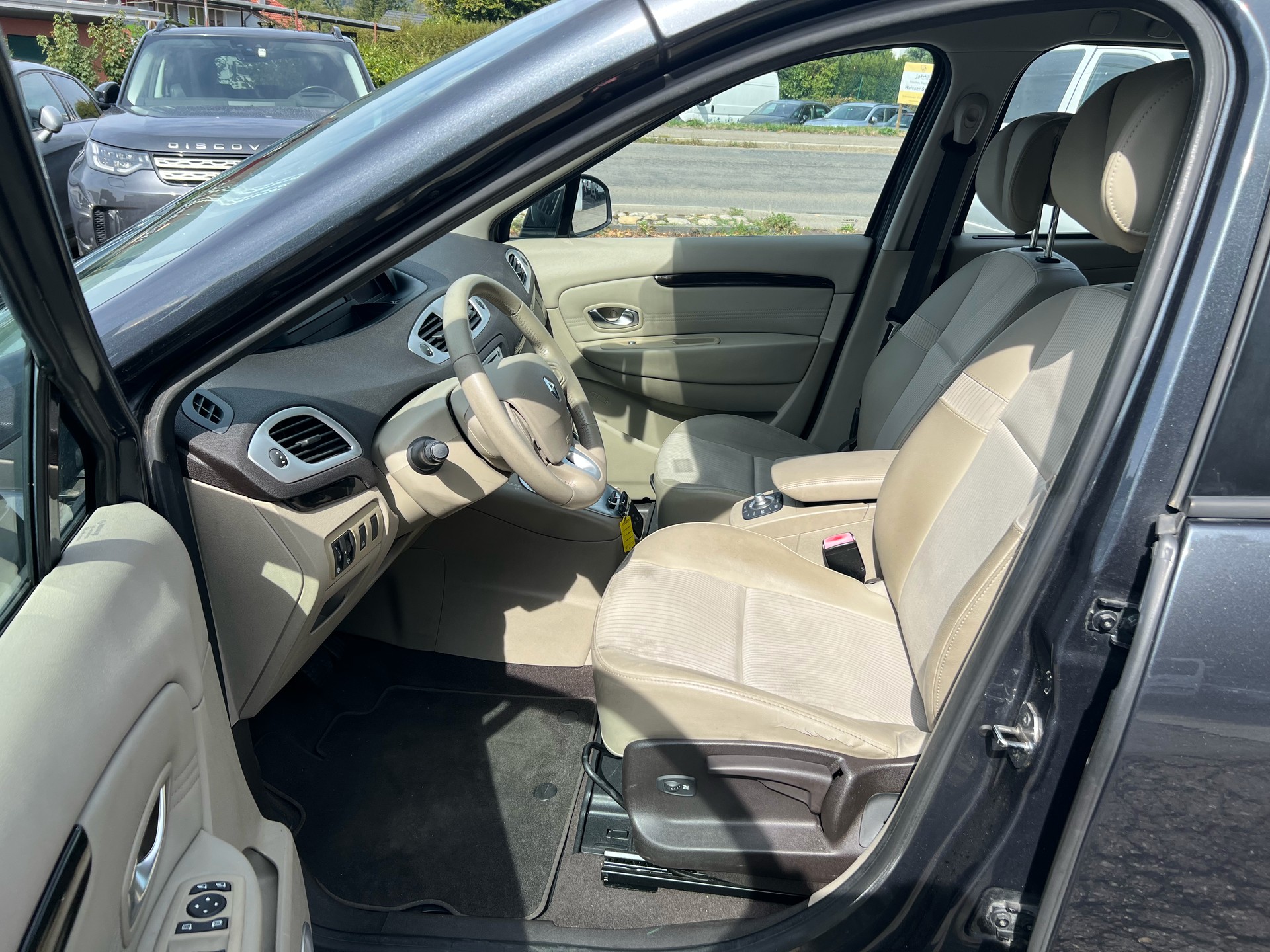 RENAULT Scénic 2.0 16V Privilège X-Tronic CVT-image-8