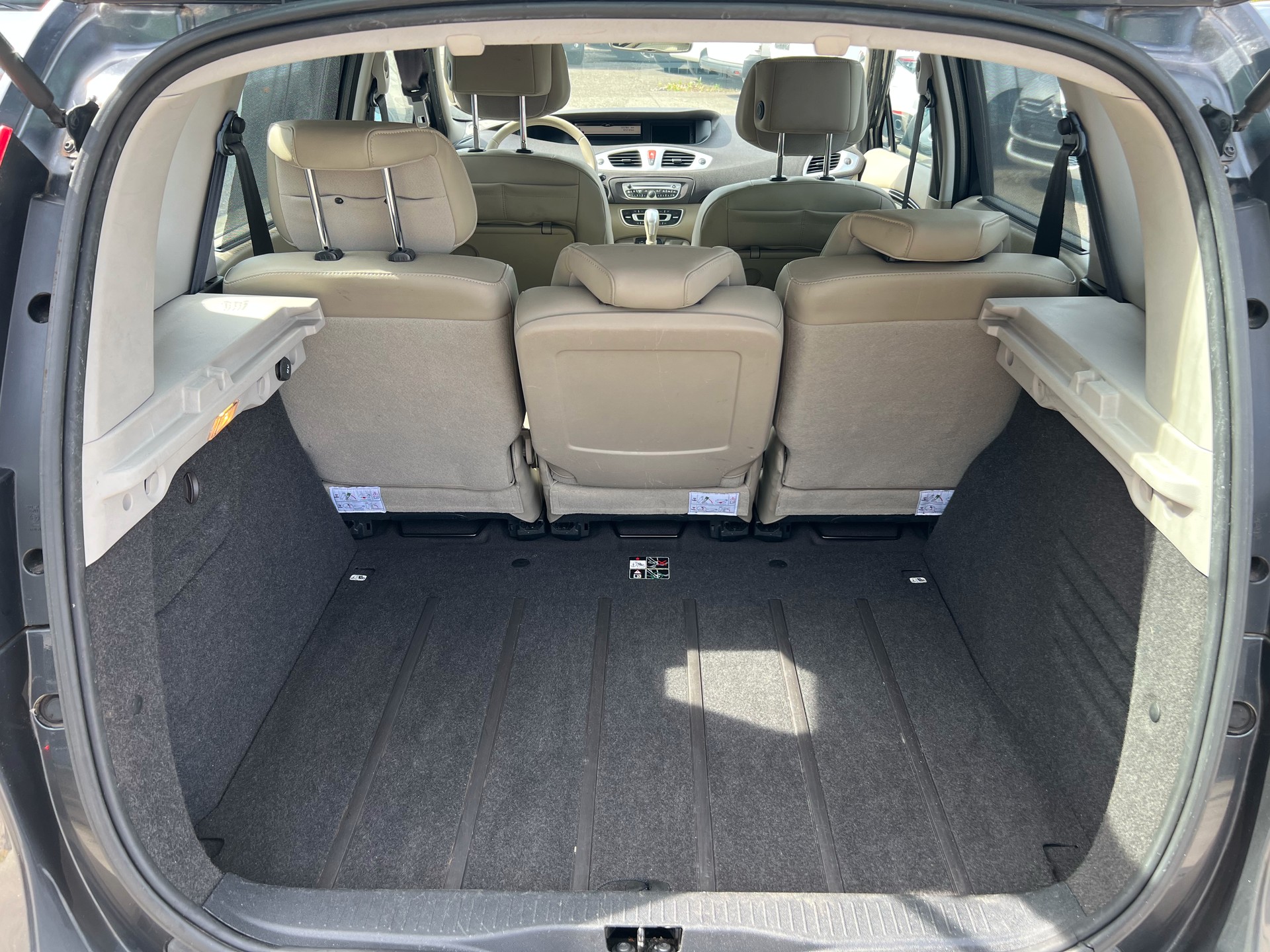 RENAULT Scénic 2.0 16V Privilège X-Tronic CVT-image-12
