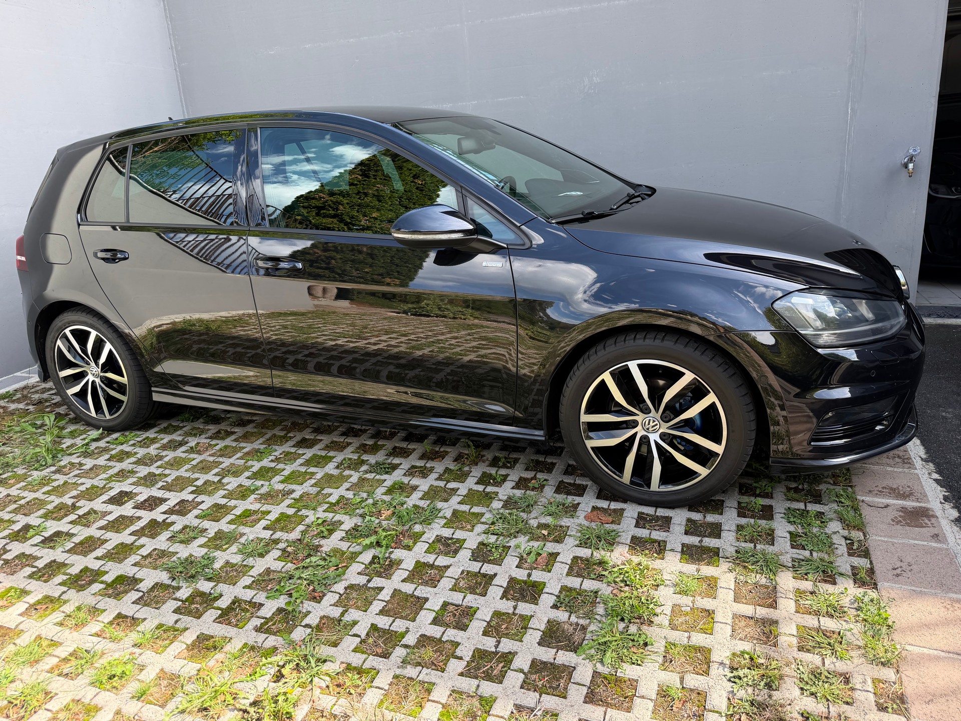 VW 2.0 TDI Lounge R-Line-image-1