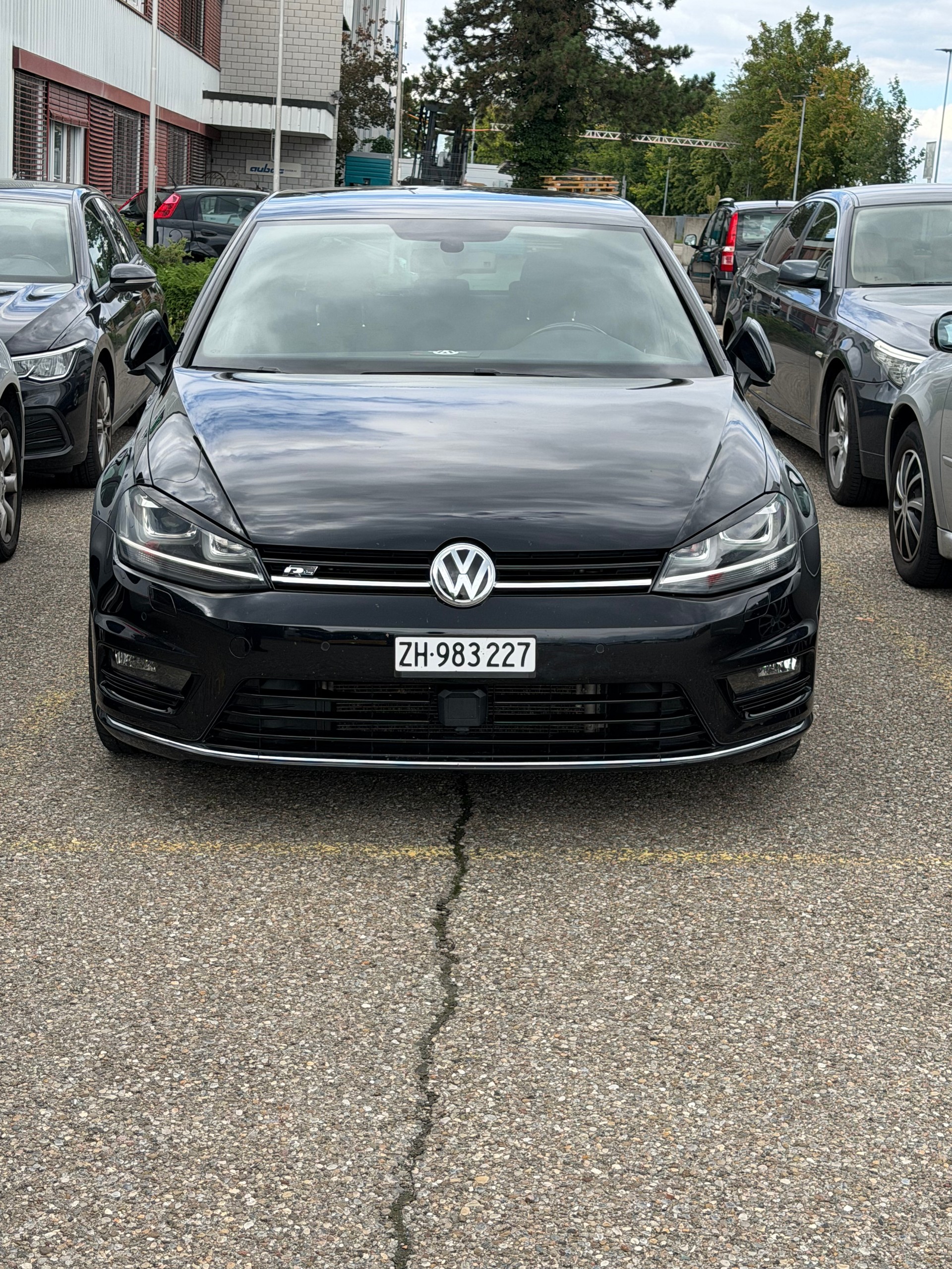 VW 2.0 TDI Lounge R-Line-image-3