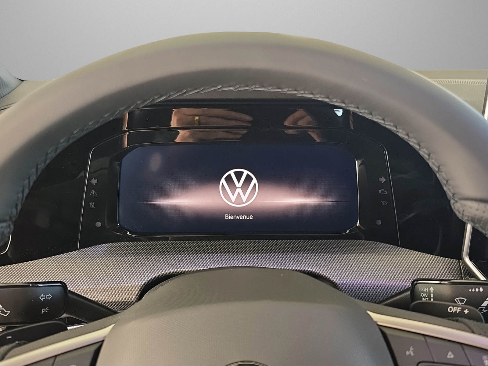 VW VW Golf R-Line-image-8