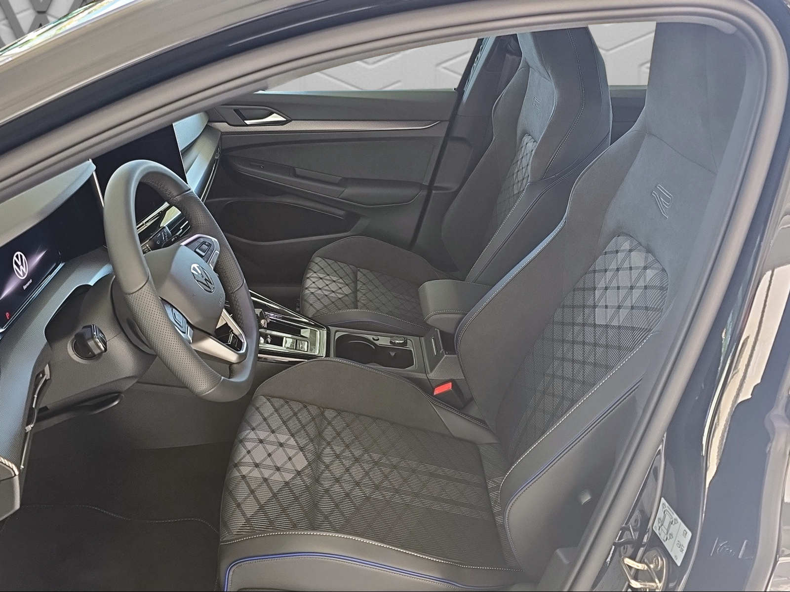 VW VW Golf R-Line-image-6