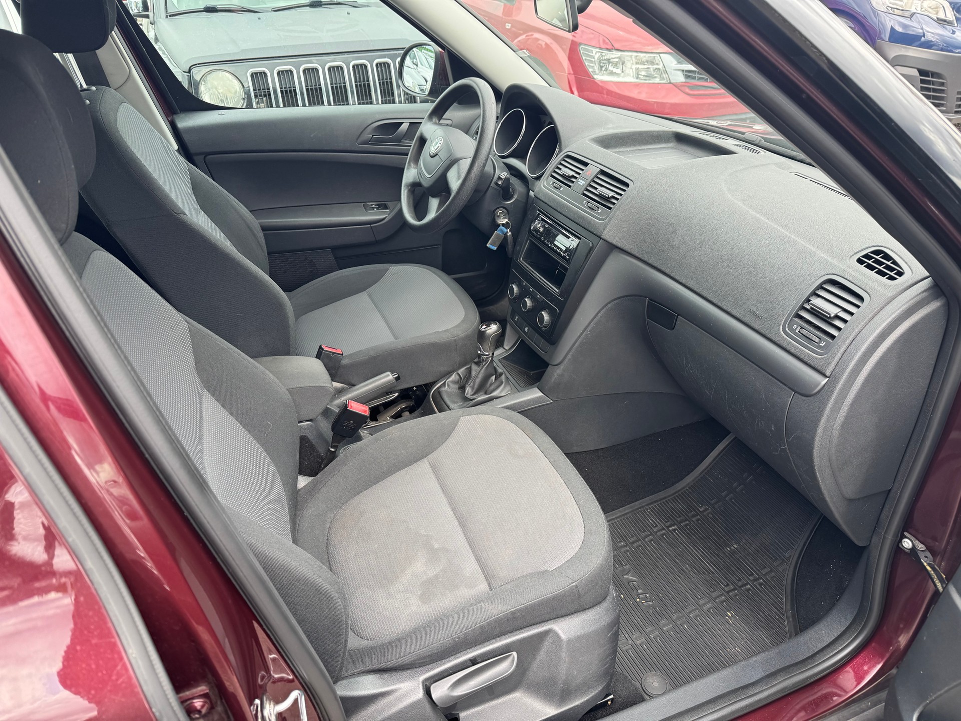 SKODA Yeti 1.8 TSI Active 4x4-image-10