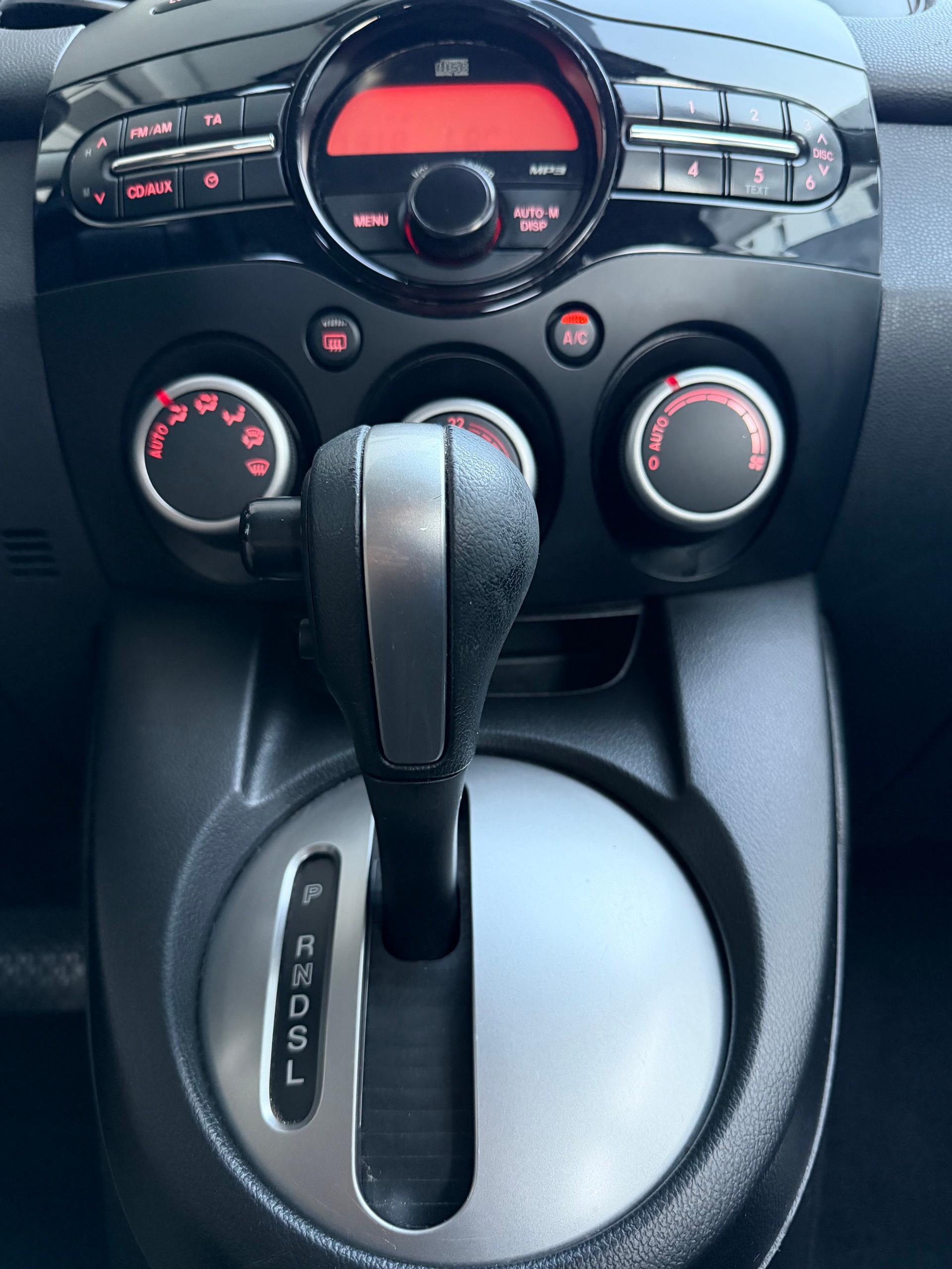 MAZDA 2 1.5i 16V Exclusive Automatic-image-12