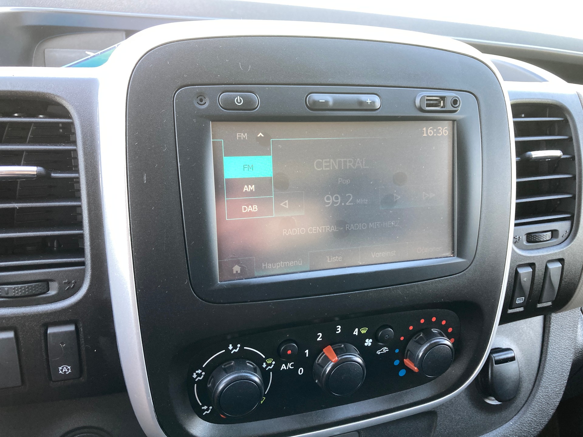 RENAULT Trafic 1.6 ENERGY TwinT. dCi125 2.9t Business L2H1-image-12