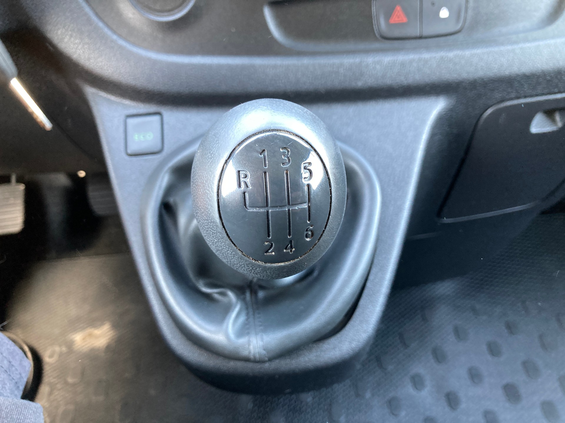 RENAULT Trafic 1.6 ENERGY TwinT. dCi125 2.9t Business L2H1-image-9