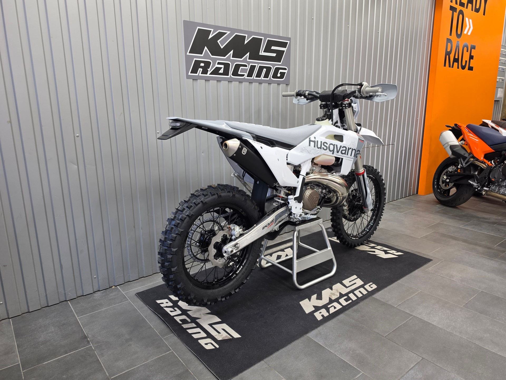HUSQVARNA TE 300 PRO-showroom-element-2