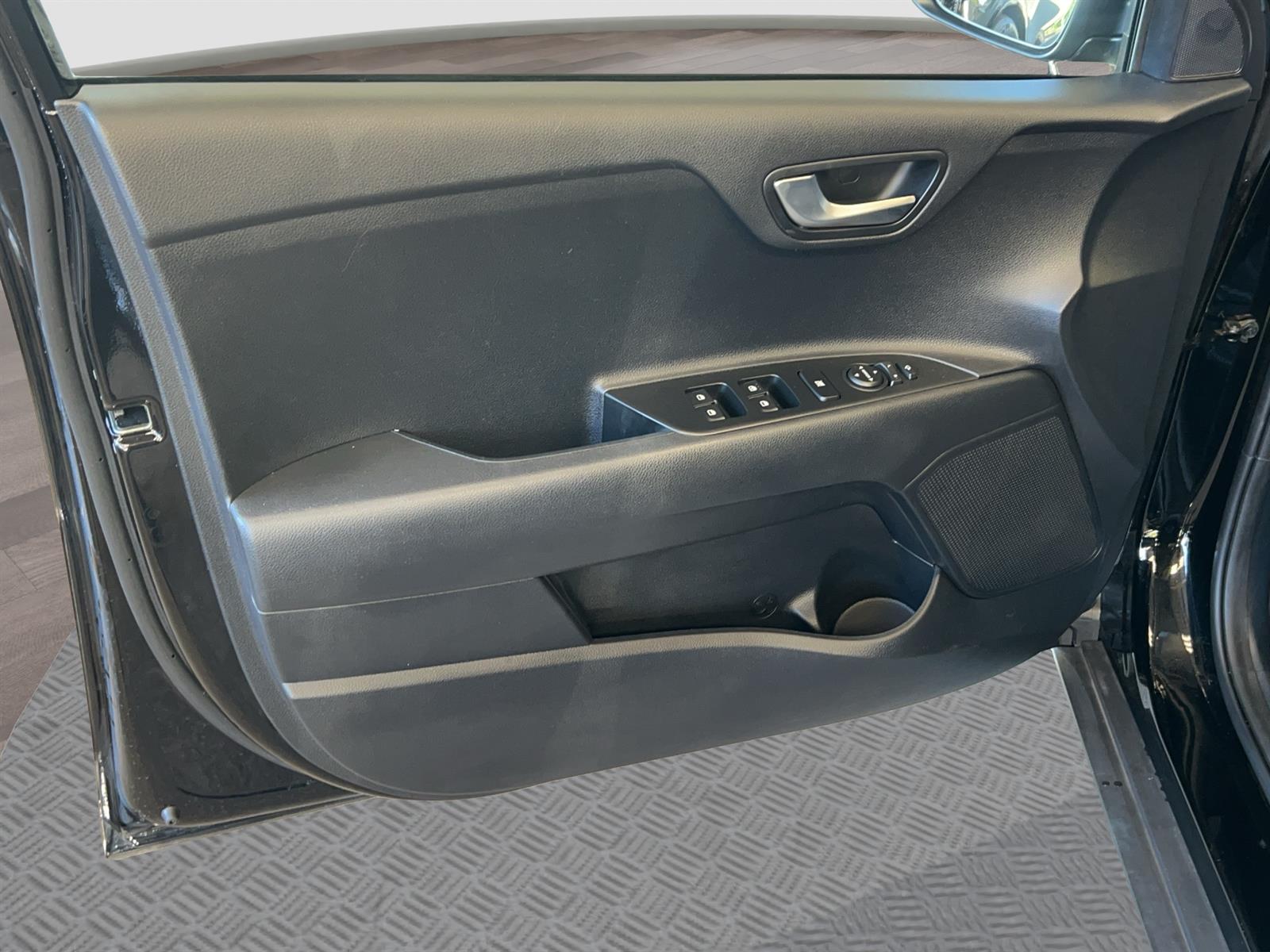 KIA Stonic 1.0 T-GDi Power Edition-image-7