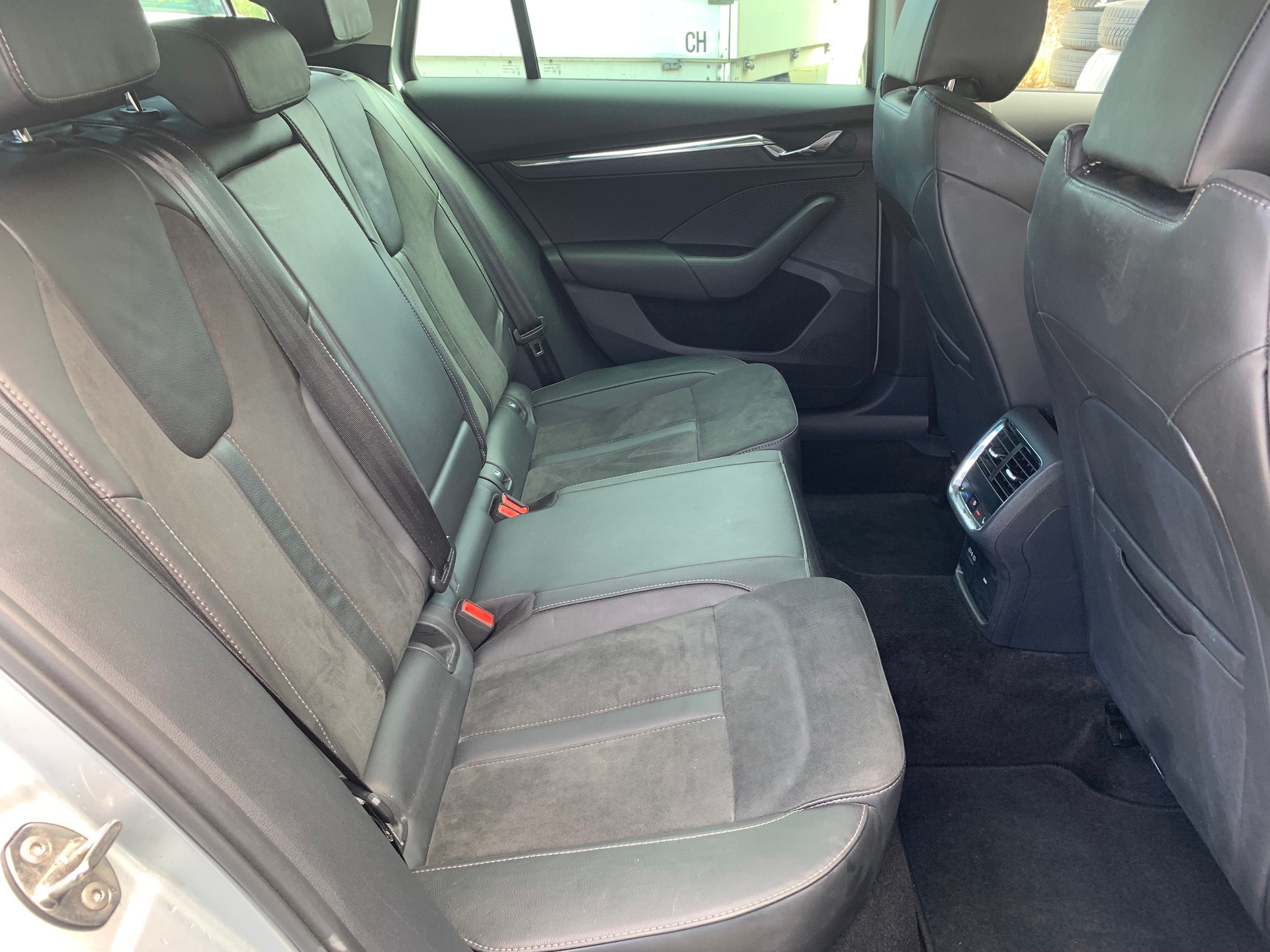 SKODA Octavia Combi 2.0 TSI DSG Scout 4x4-image-18