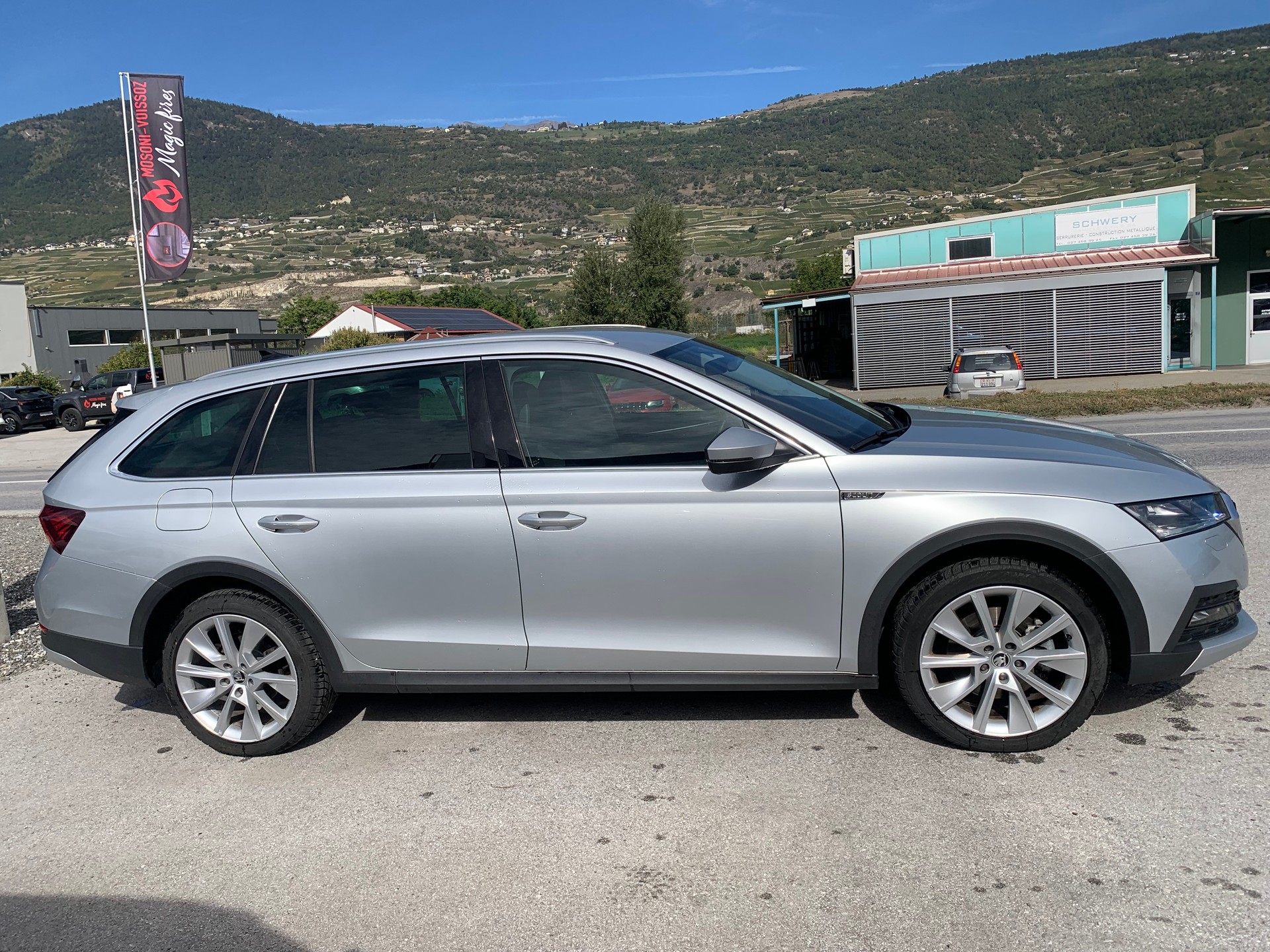 SKODA Octavia Combi 2.0 TSI DSG Scout 4x4-image-3