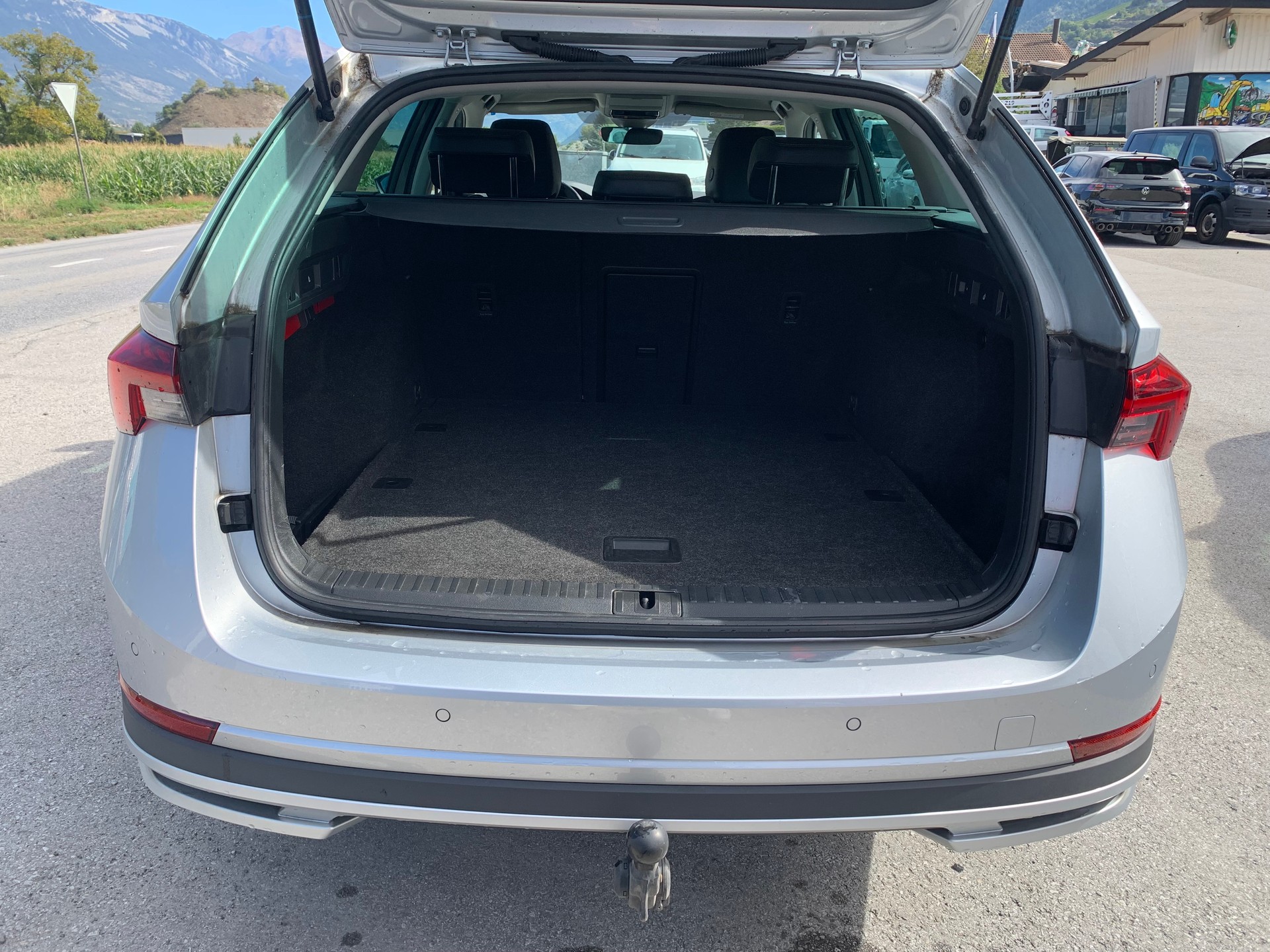 SKODA Octavia Combi 2.0 TSI DSG Scout 4x4-image-10
