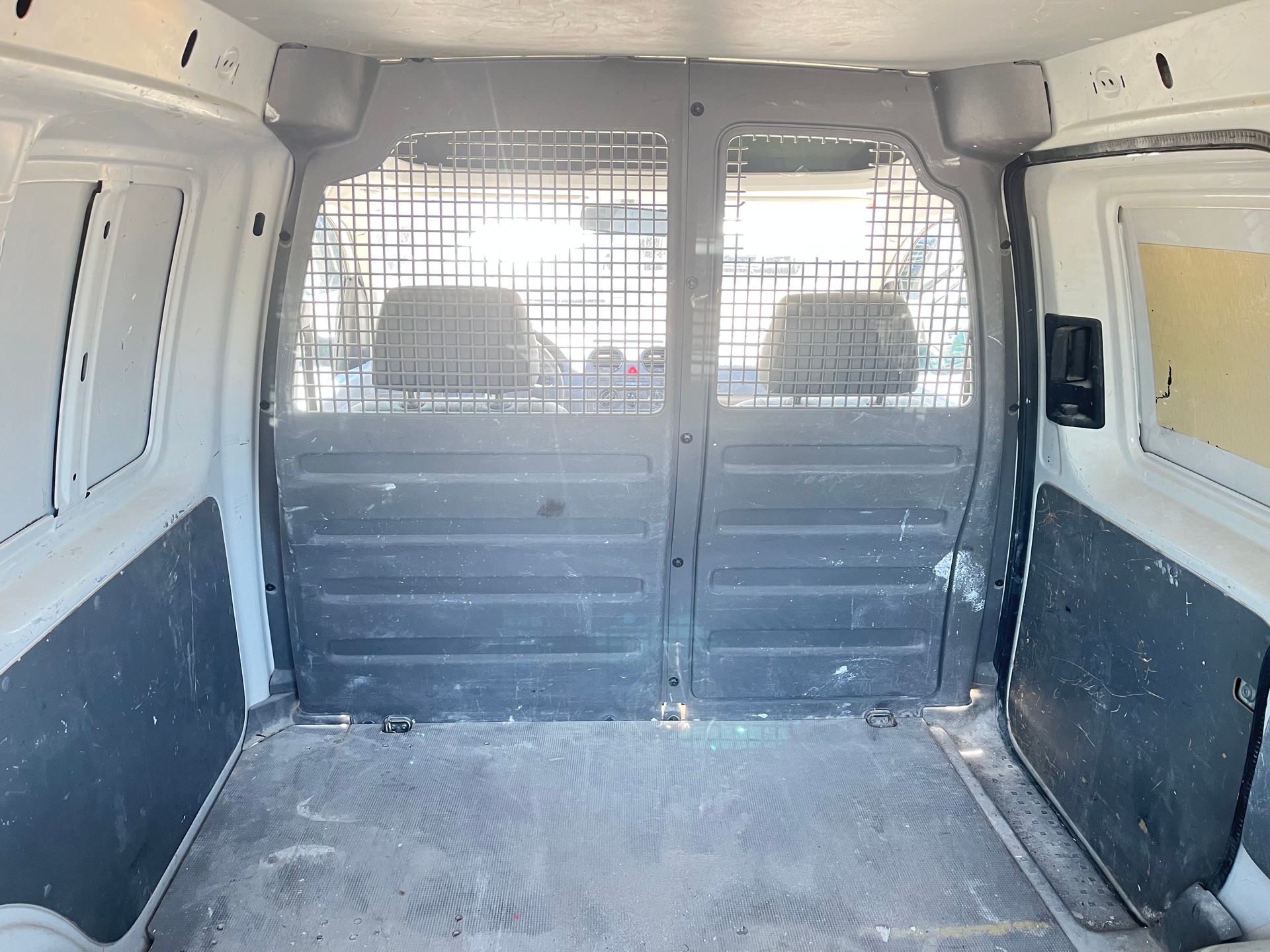 VW Caddy 1.4-image-6