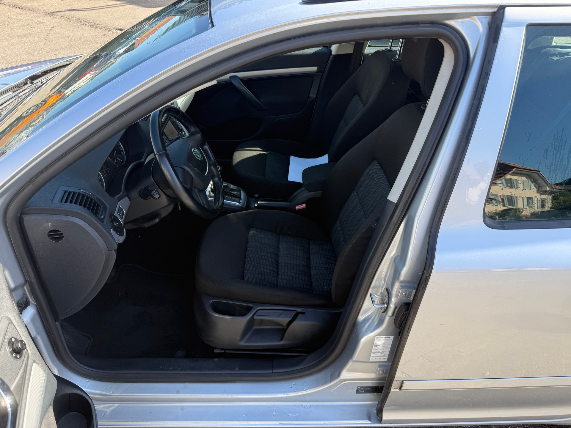 SKODA Octavia Combi 2.0 TDI Elegance 4x4 DSG-image-5
