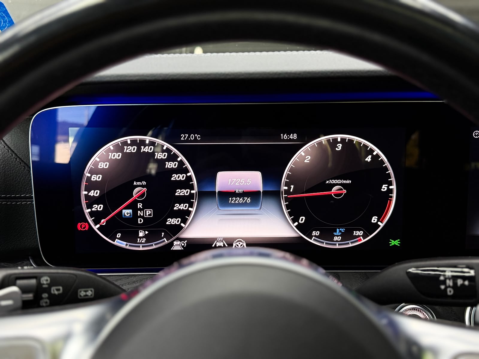 MERCEDES-BENZ E 220 d AMG Line *AHK* 4Matic 9G-Tronic-image-14