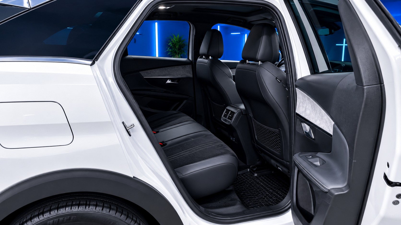 PEUGEOT 3008 1.5 BlueHDi GT Pack EAT8-image-9