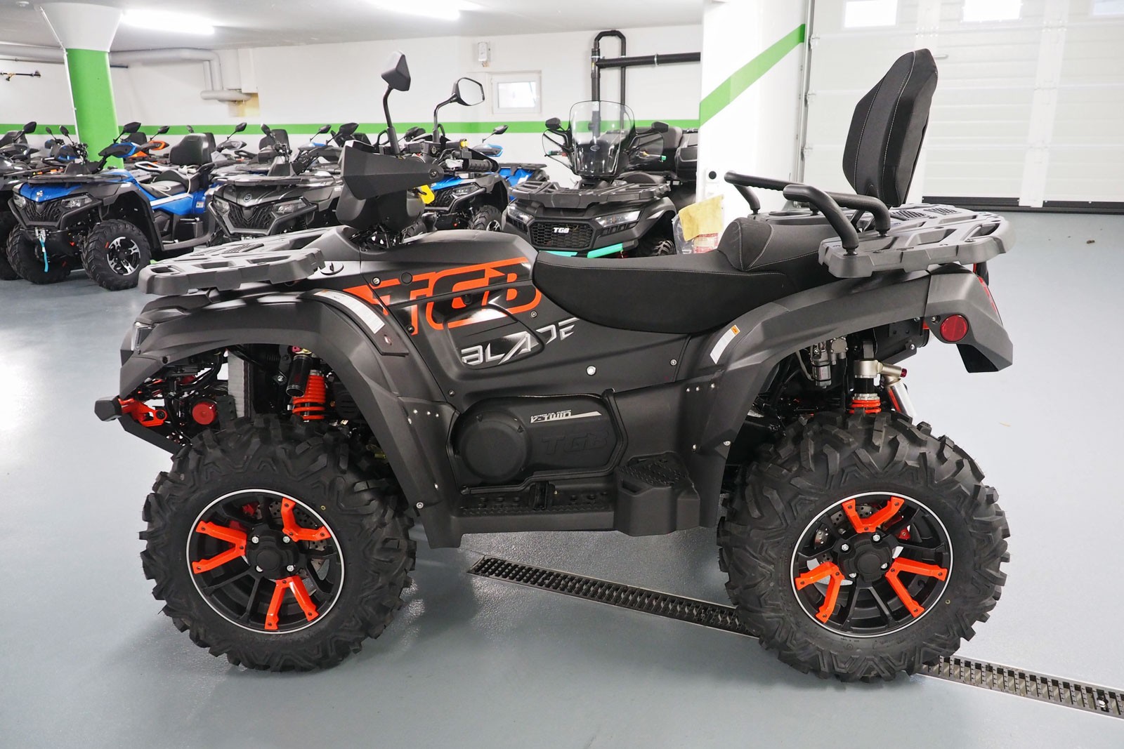 TGB Blade 1000 EFI LT Touring 4x4-showroom-element-3