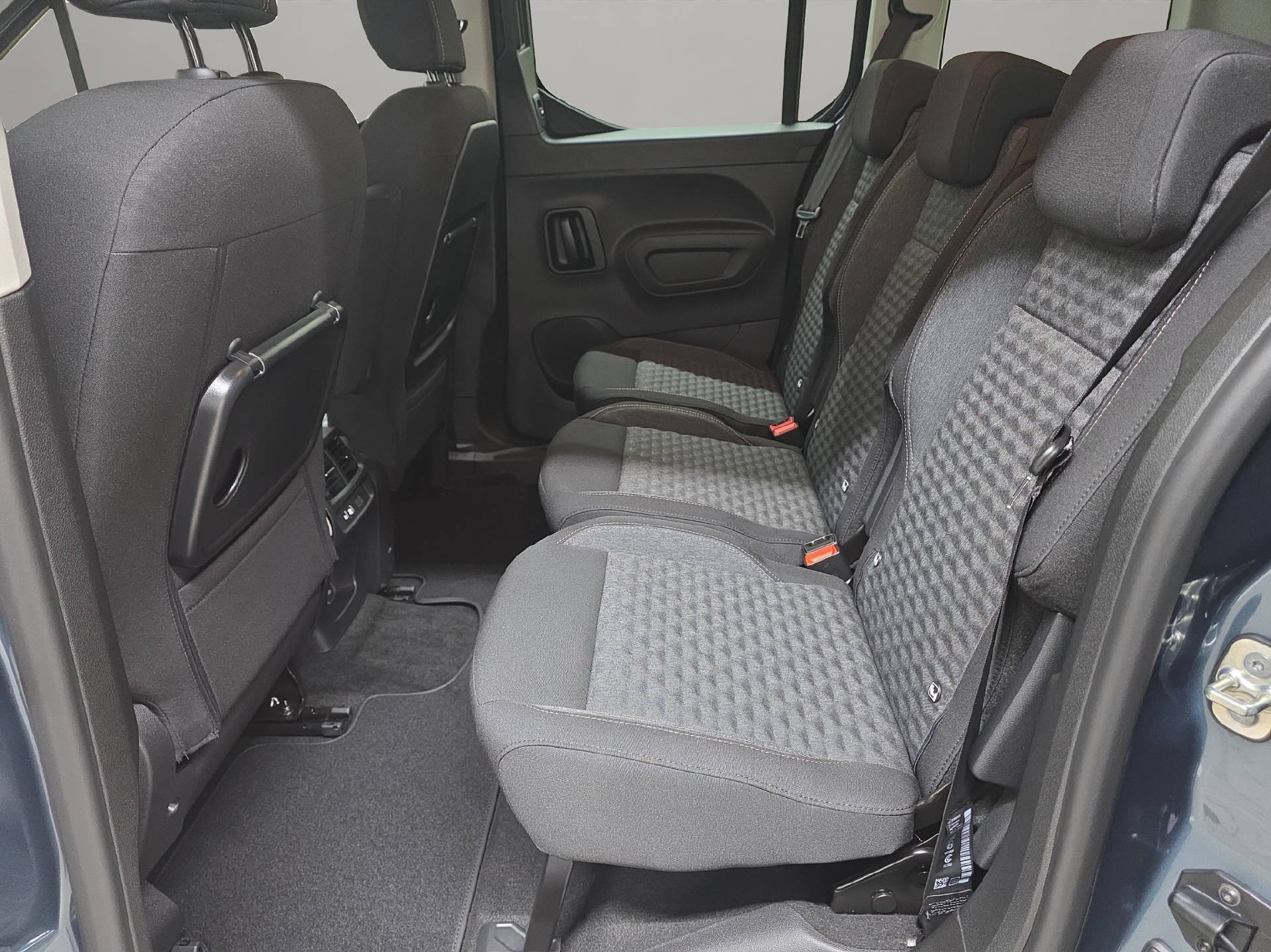 PEUGEOT Rifter Long 1.5 BlueHDi 130 Family Edition-image-10