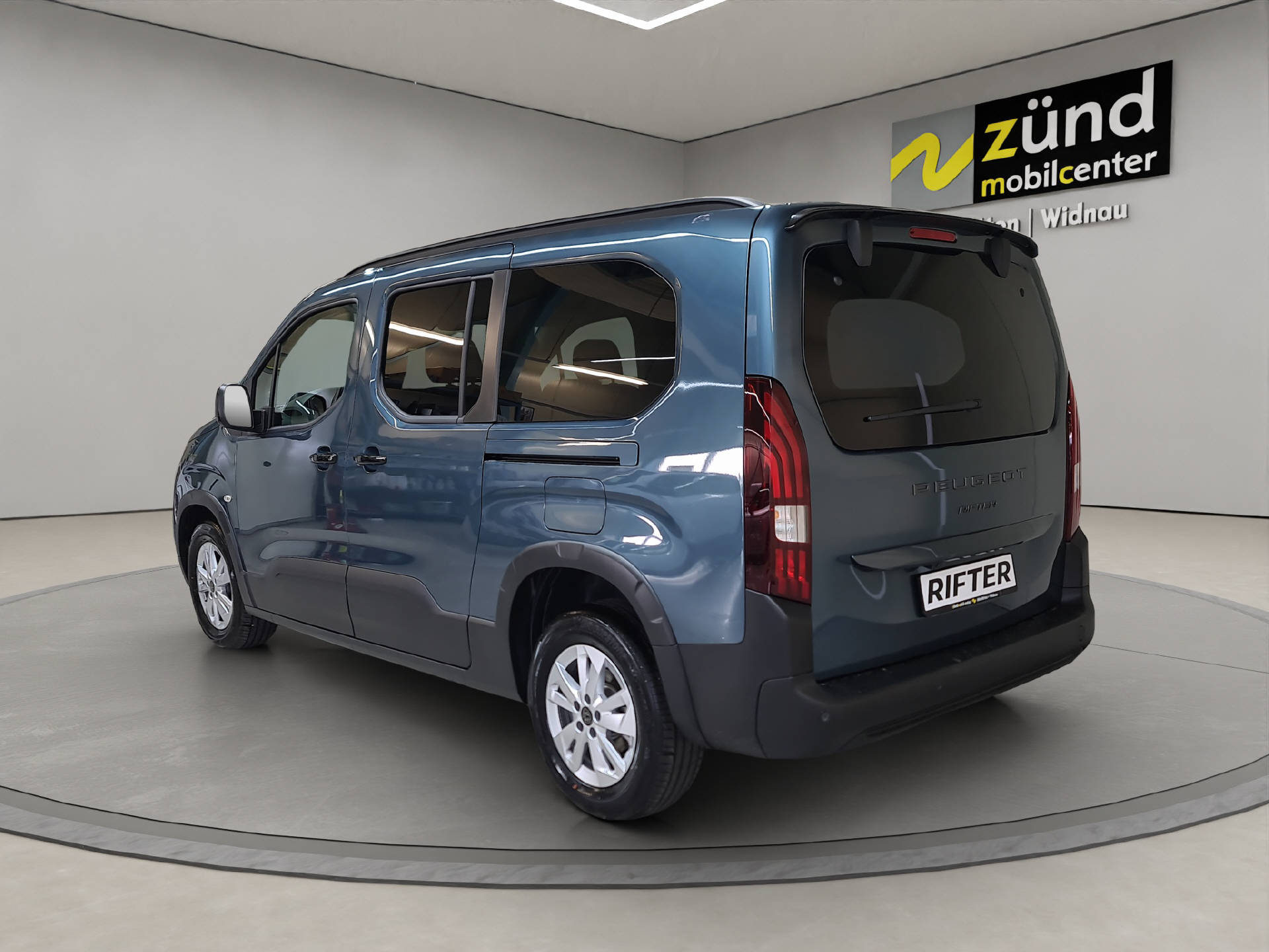 PEUGEOT Rifter Long 1.5 BlueHDi 130 Family Edition-image-2