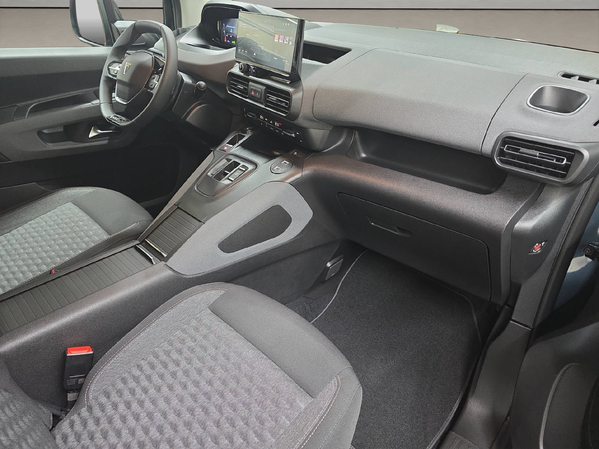 PEUGEOT Rifter Long 1.5 BlueHDi 130 Family Edition-image-11