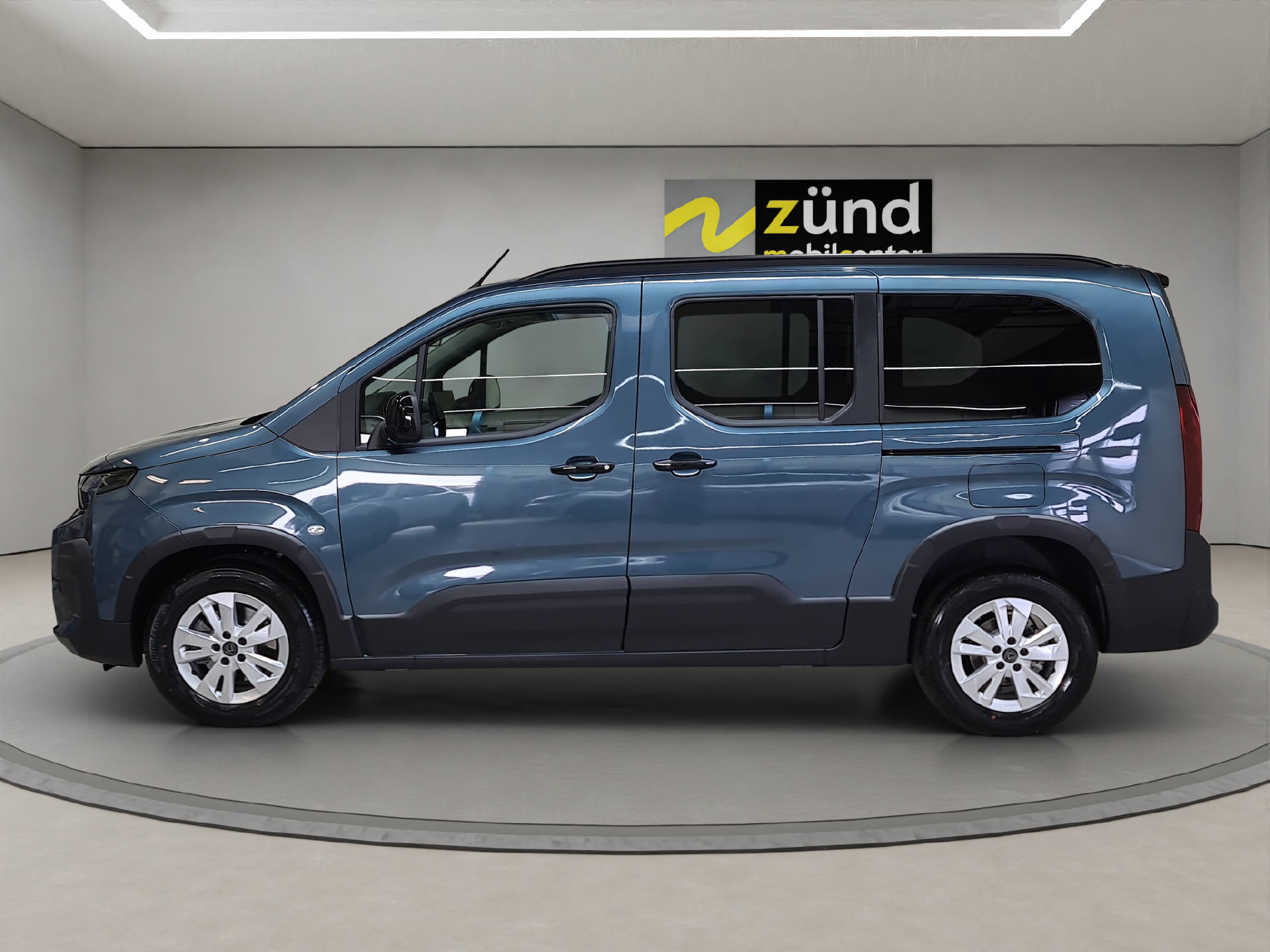 PEUGEOT Rifter Long 1.5 BlueHDi 130 Family Edition-image-1