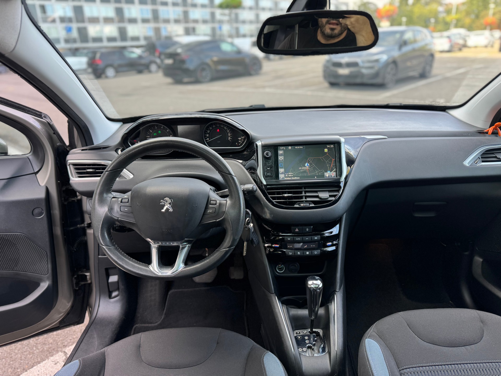 PEUGEOT 208 1.6 VTI Roland Garros Automatik-image-12