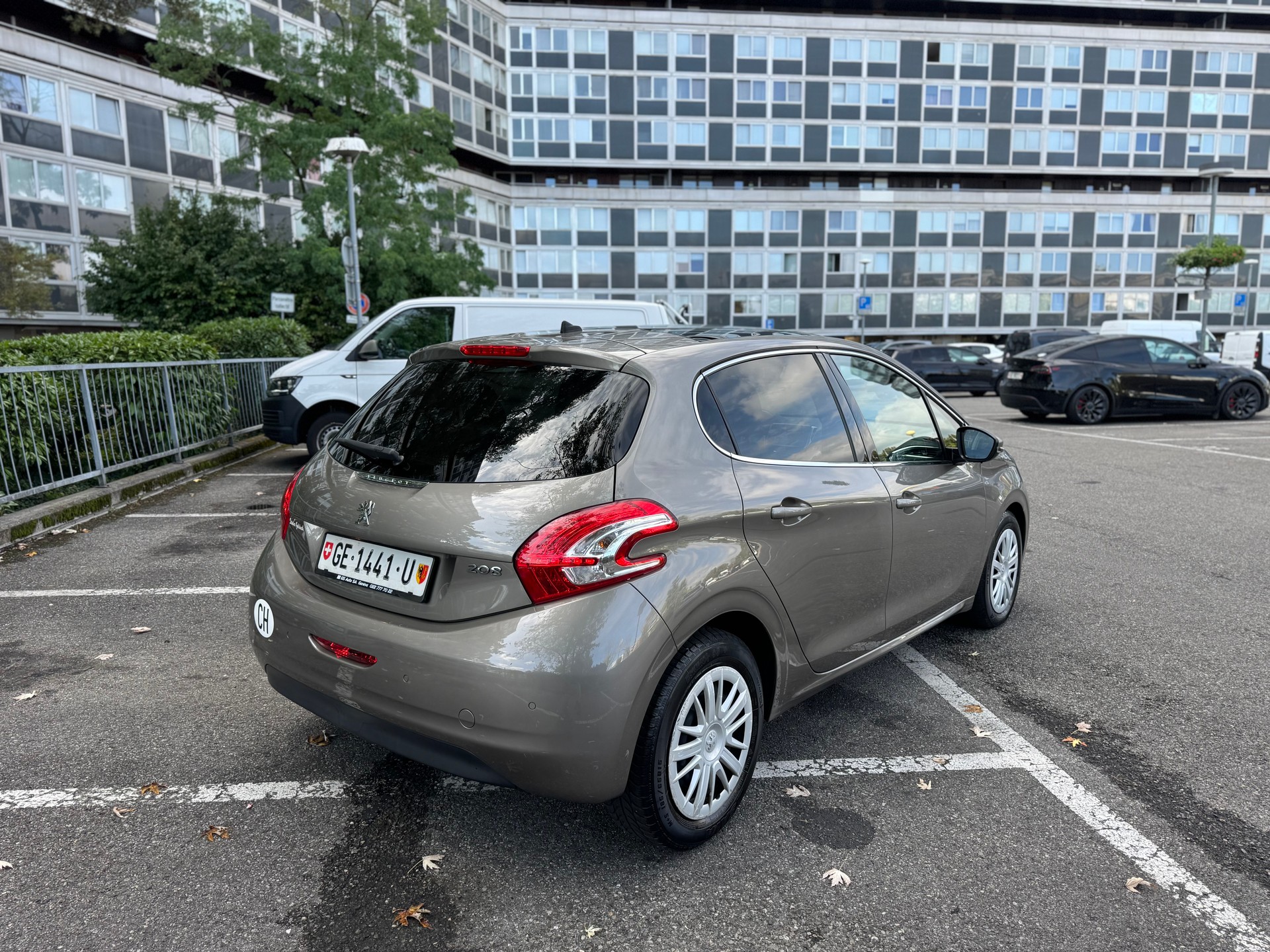 PEUGEOT 208 1.6 VTI Roland Garros Automatik-image-5