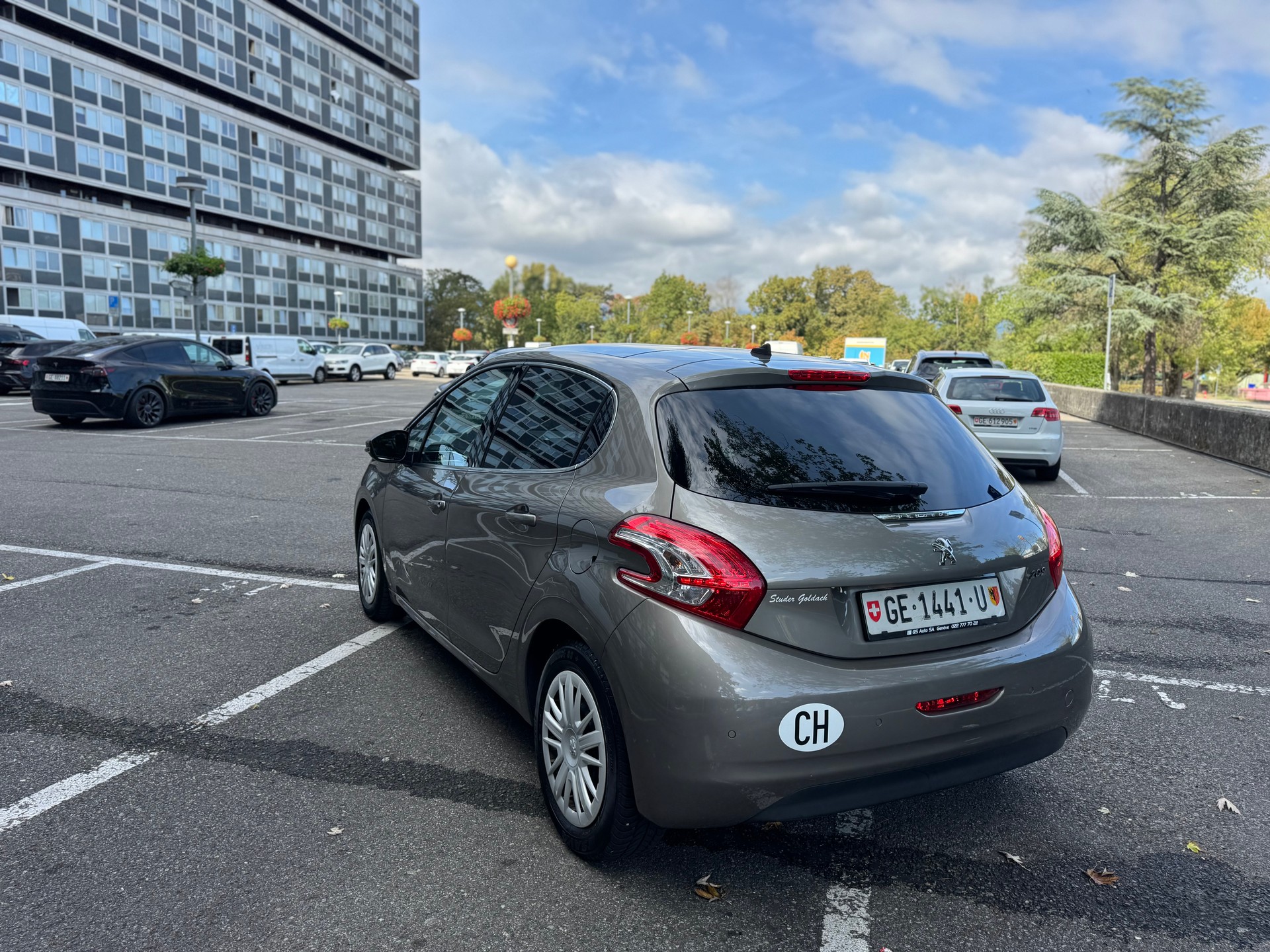 PEUGEOT 208 1.6 VTI Roland Garros Automatik-image-6