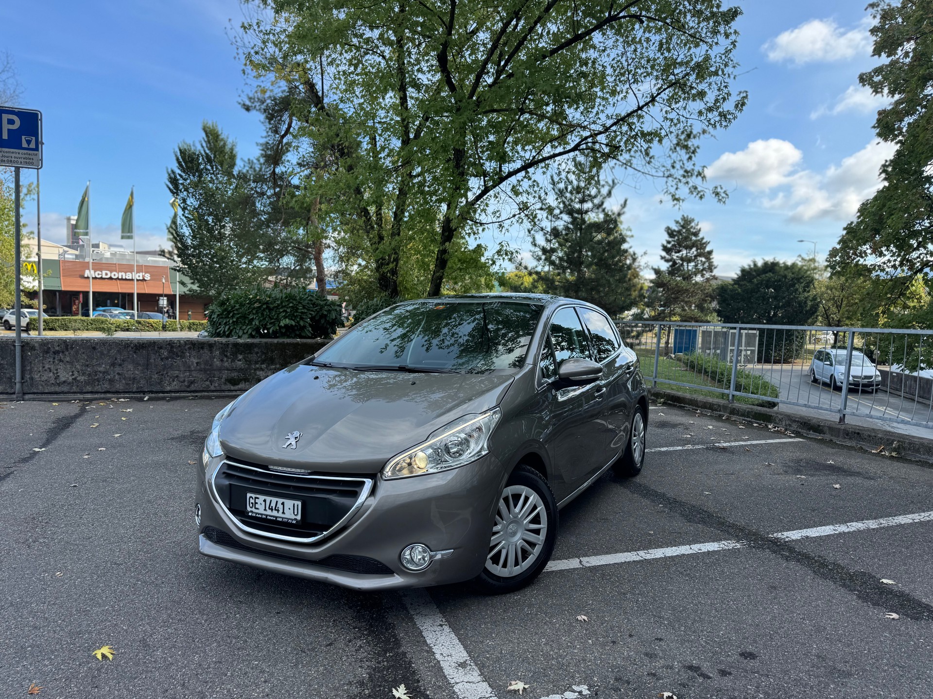 PEUGEOT 208 1.6 VTI Roland Garros Automatik-image-0