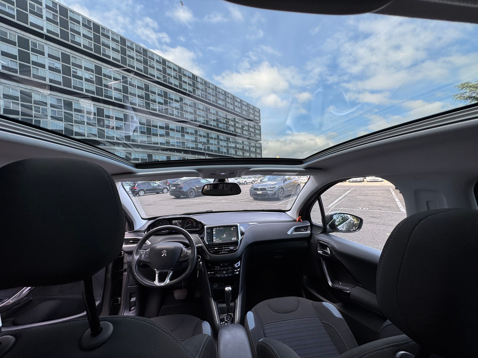PEUGEOT 208 1.6 VTI Roland Garros Automatik-image-13