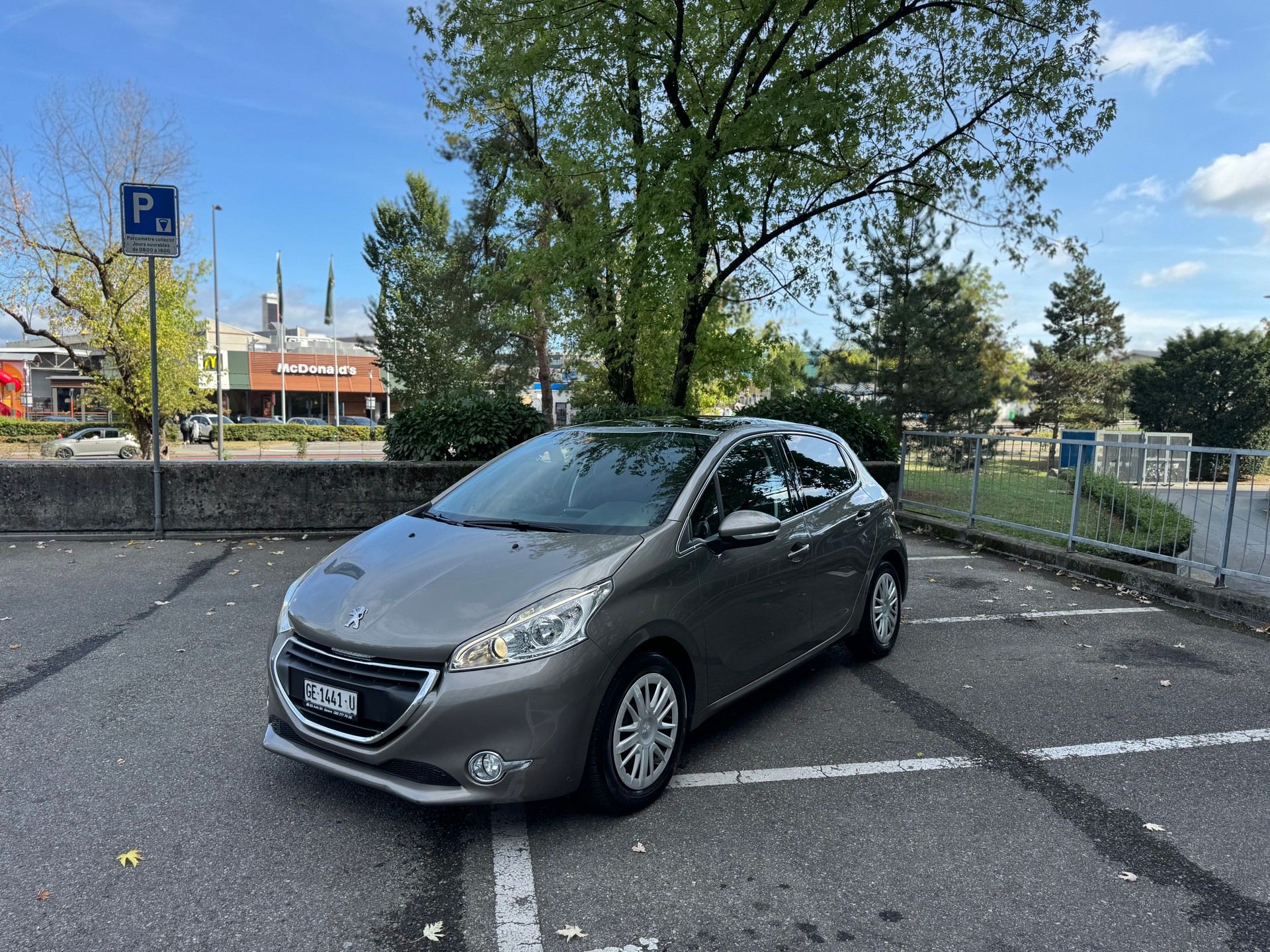 PEUGEOT 208 1.6 VTI Roland Garros Automatik-image-3