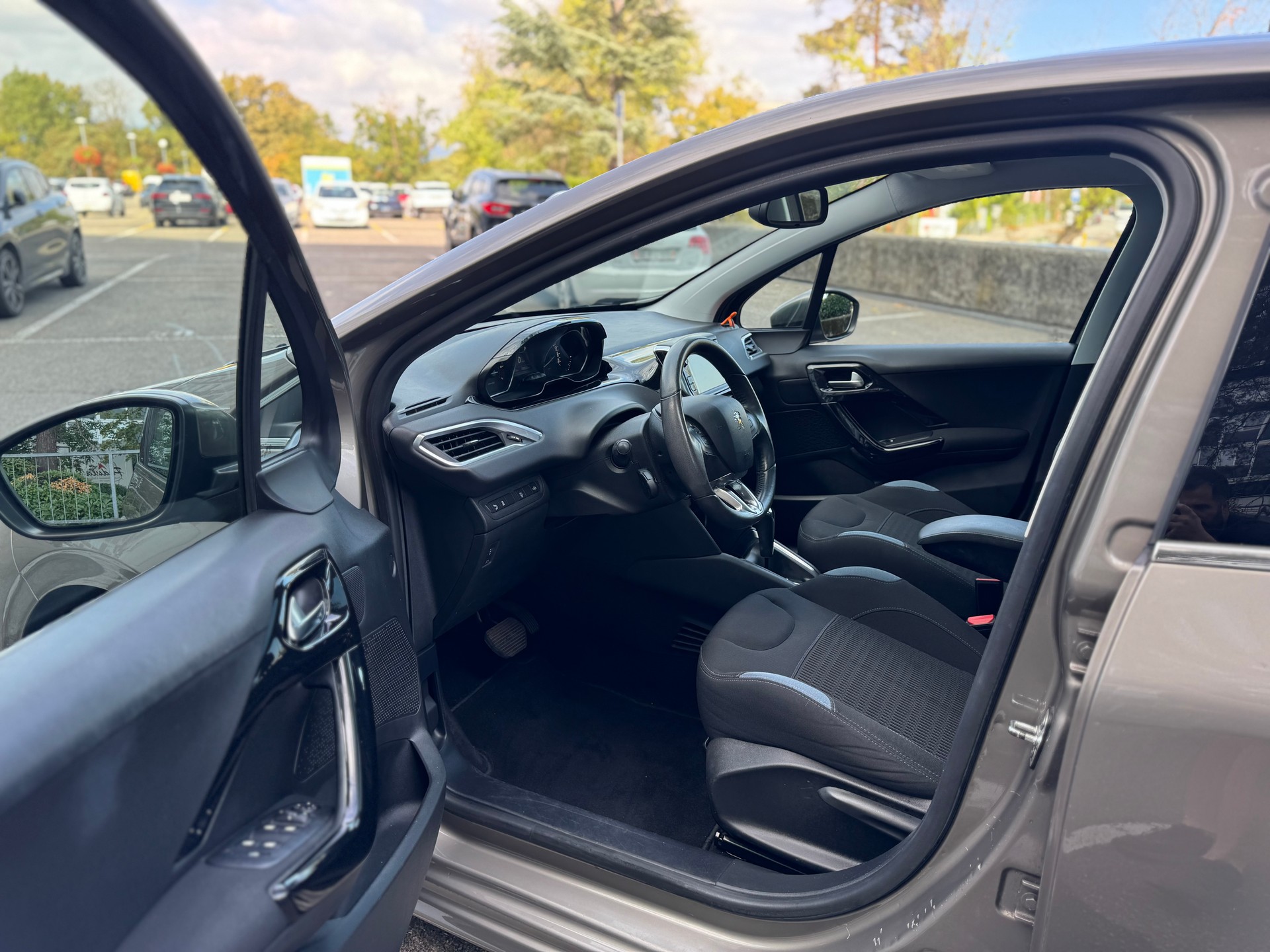 PEUGEOT 208 1.6 VTI Roland Garros Automatik-image-15