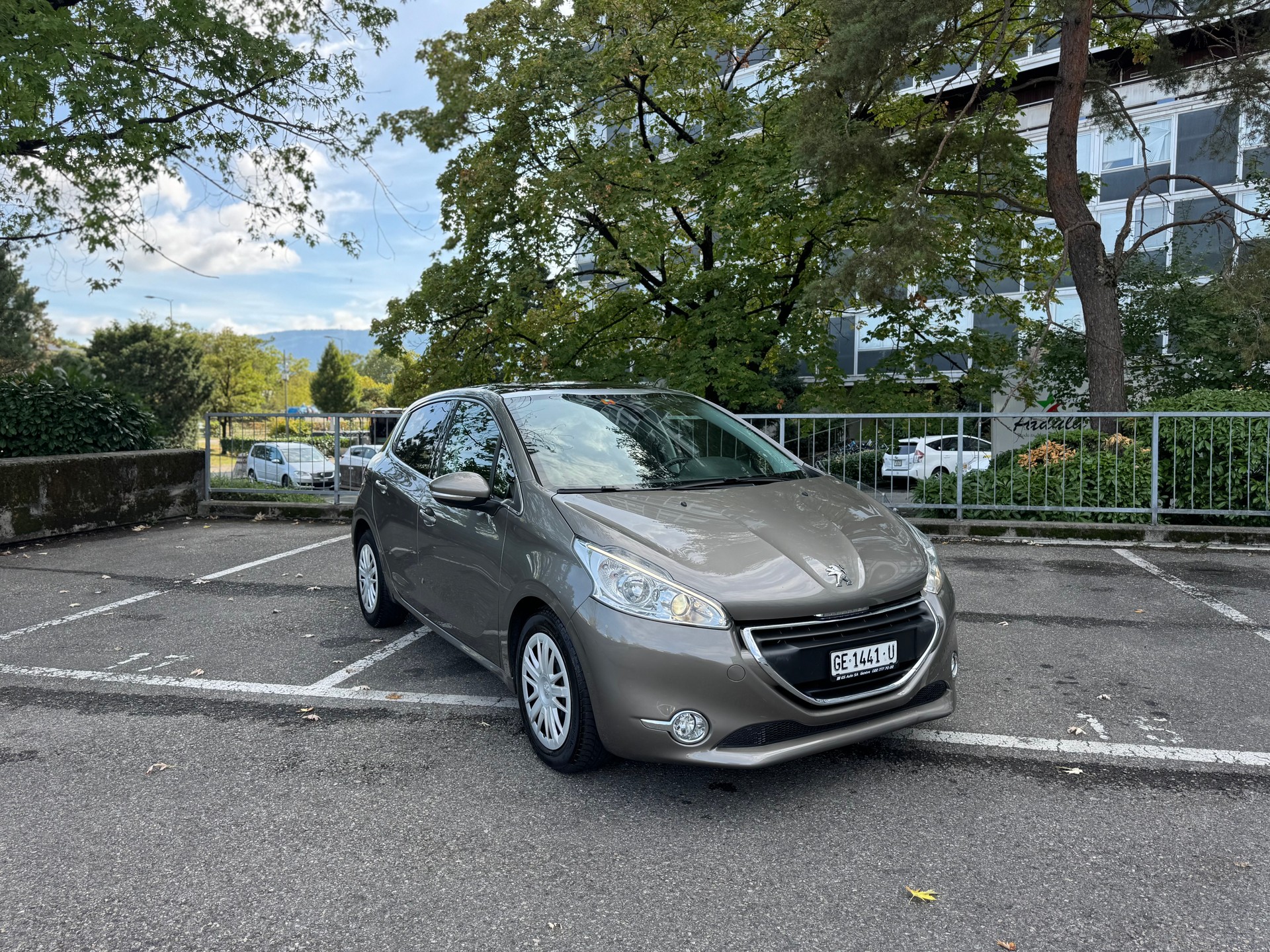 PEUGEOT 208 1.6 VTI Roland Garros Automatik-image-4